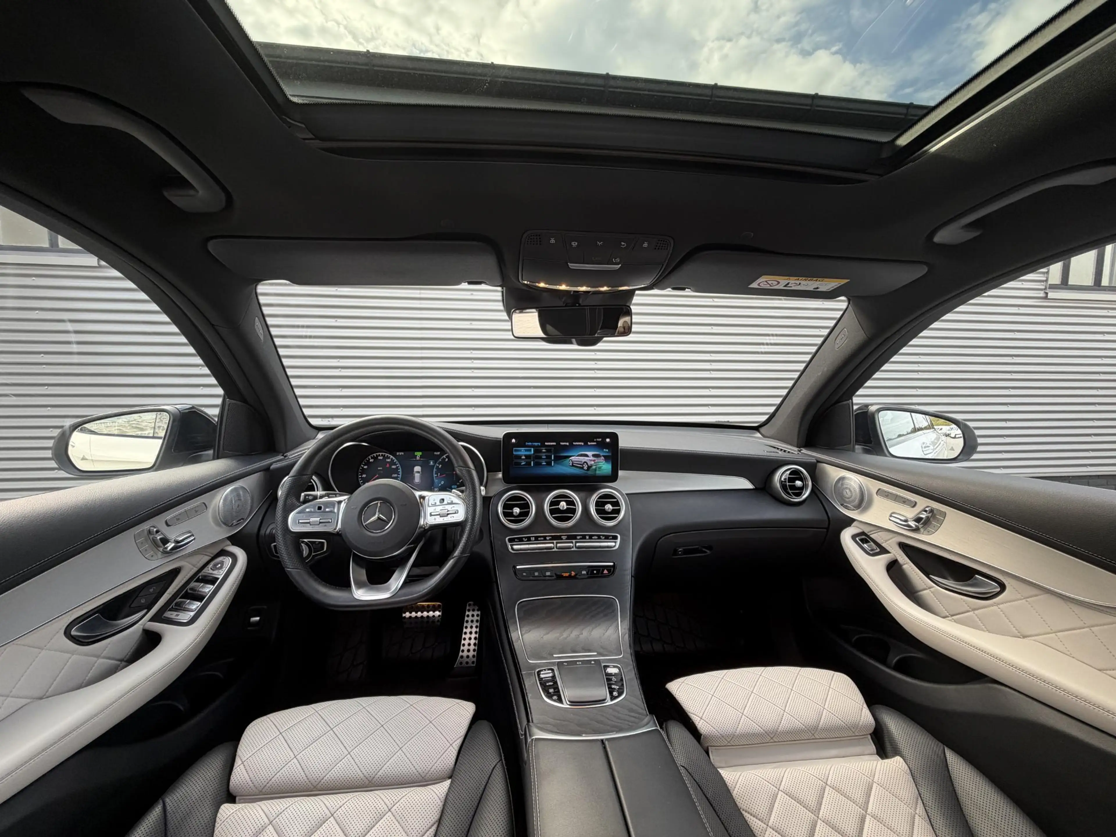 Mercedes-Benz GLC 300 4MATIC Premium Plus — photo 8