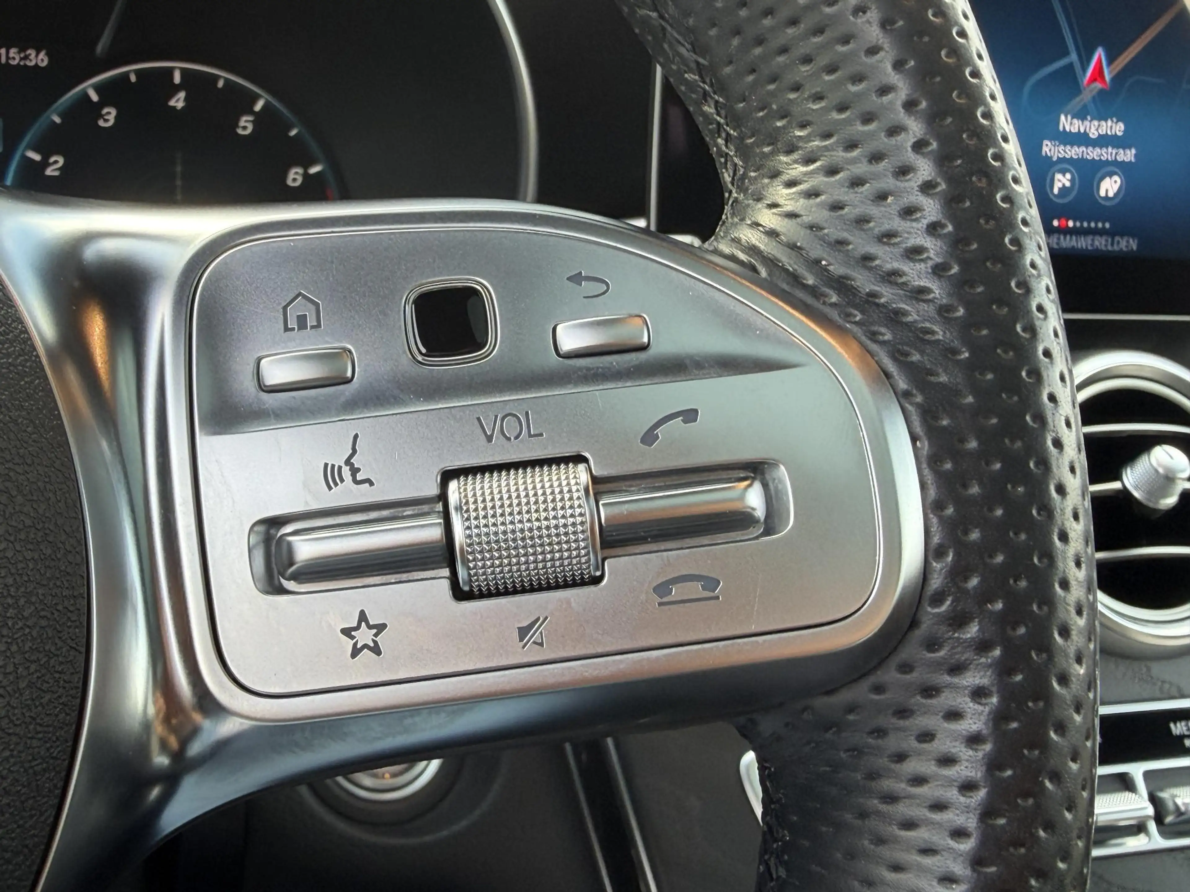 Mercedes-Benz GLC 300 4MATIC Premium Plus — photo 5