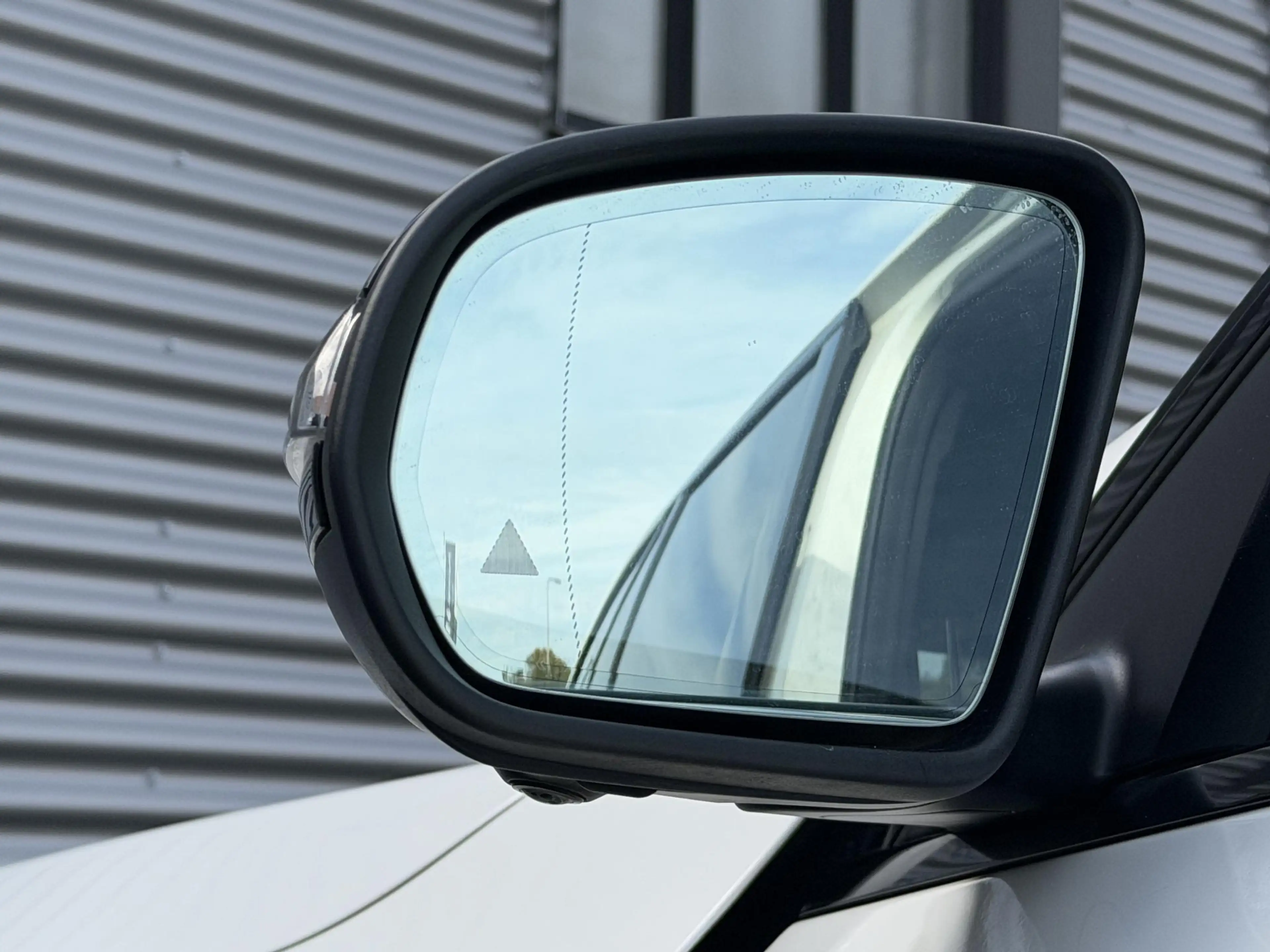 Mercedes-Benz GLC 300 4MATIC Premium Plus — photo 15