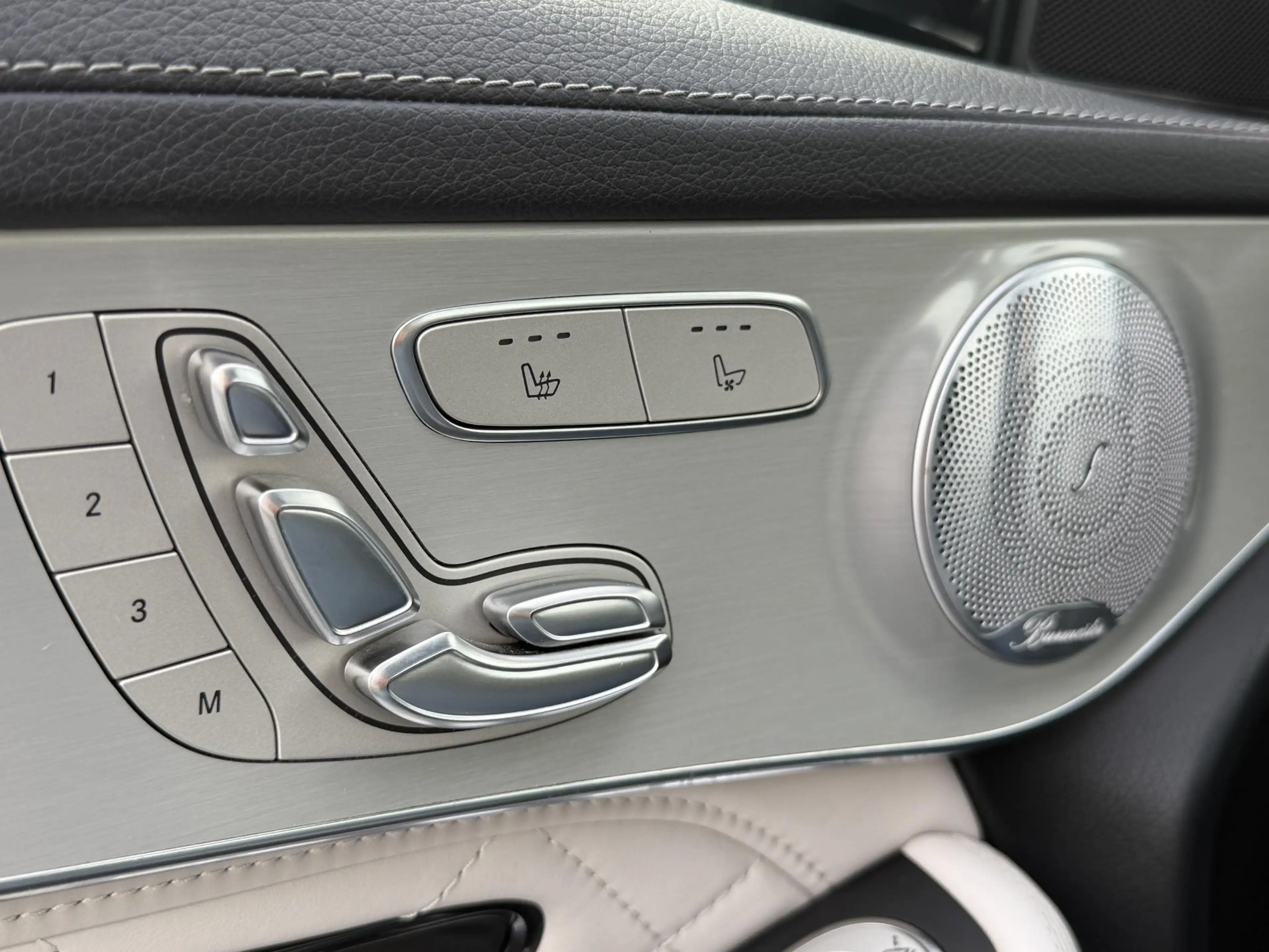 Mercedes-Benz GLC 300 4MATIC Premium Plus — photo 14