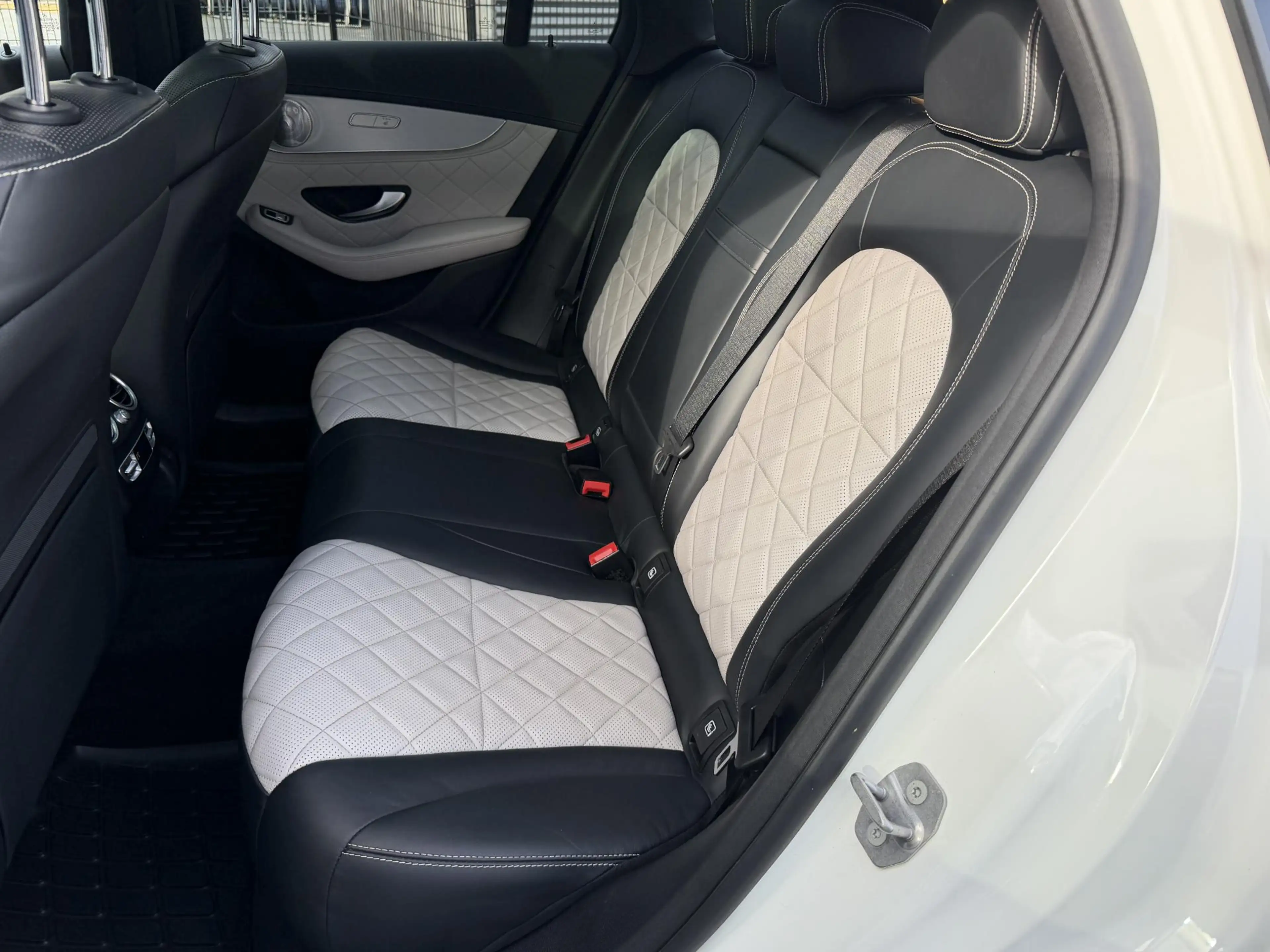 Mercedes-Benz GLC 300 4MATIC Premium Plus — photo 10