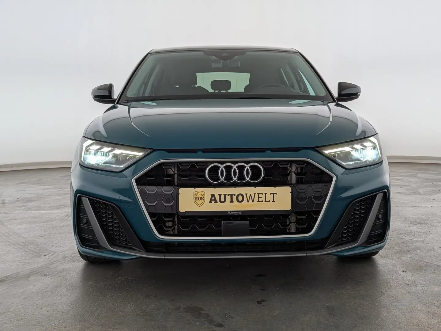 Audi A1 A1 30 Sportback 1,0 TFSI S line LED+NAVI+SHZ+RFK Grün - 2