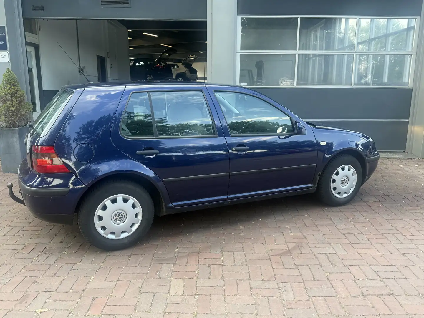 Volkswagen Golf 1.6 Trendline apk 05-2025 leuk beginners auto Blauw - 2