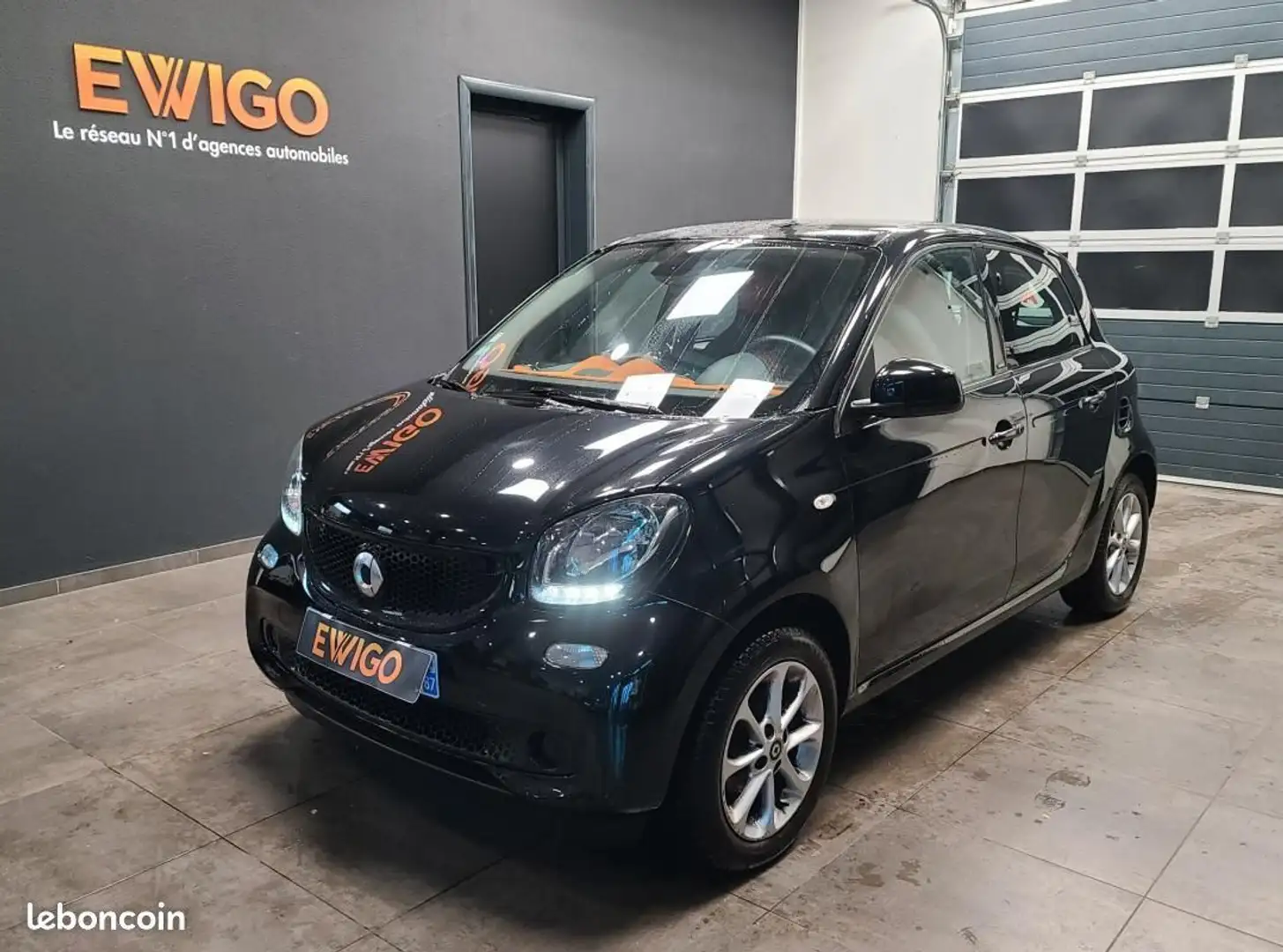 smart forFour 1.0 T 70ch PASSION %2B ECRAN GPS Černá - 1
