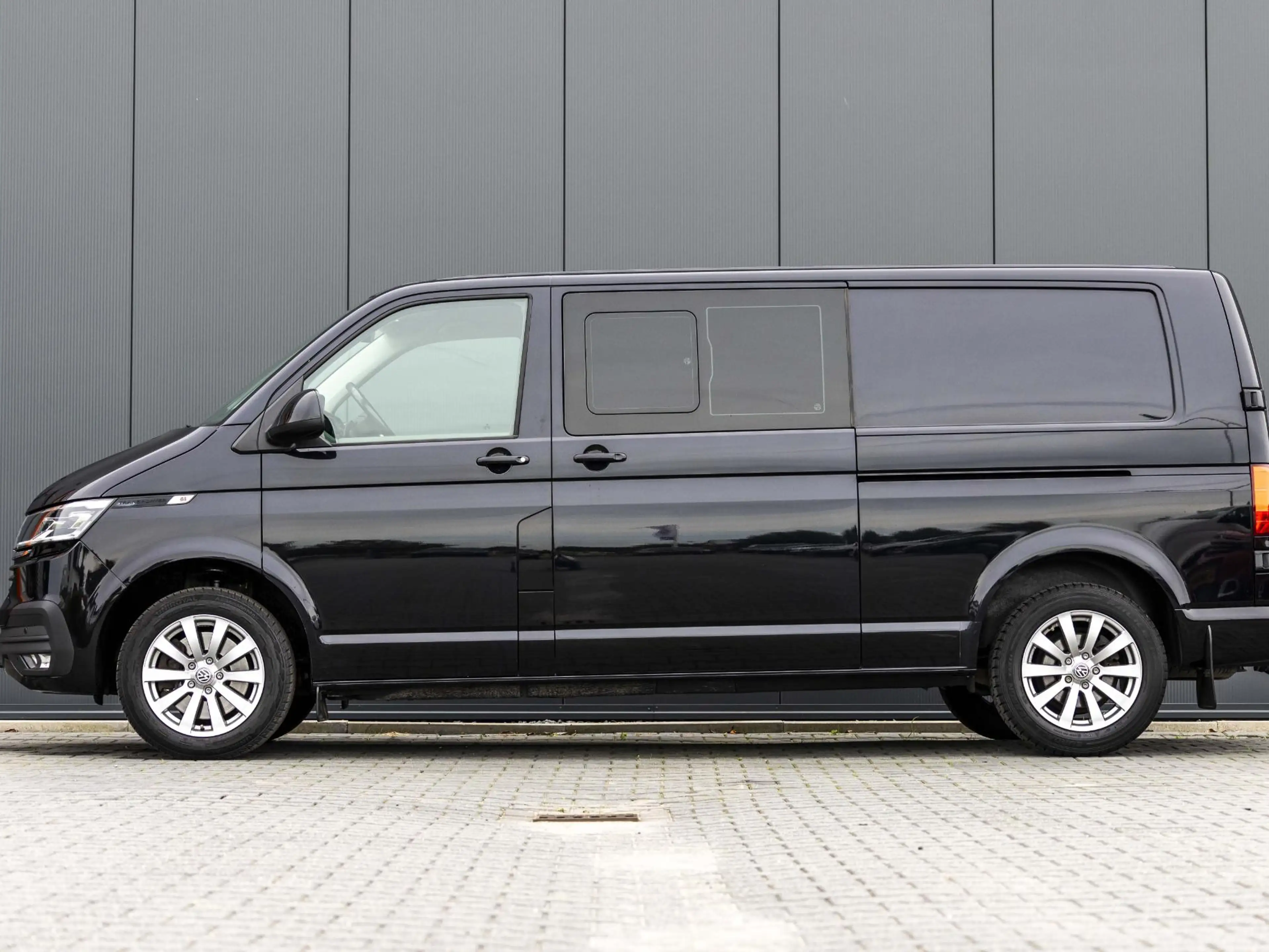 Volkswagen T6.1 Transporter 2.0 TDI L2H1 32 DC Trekhaak, dubbele cabine, cruis — photo 10