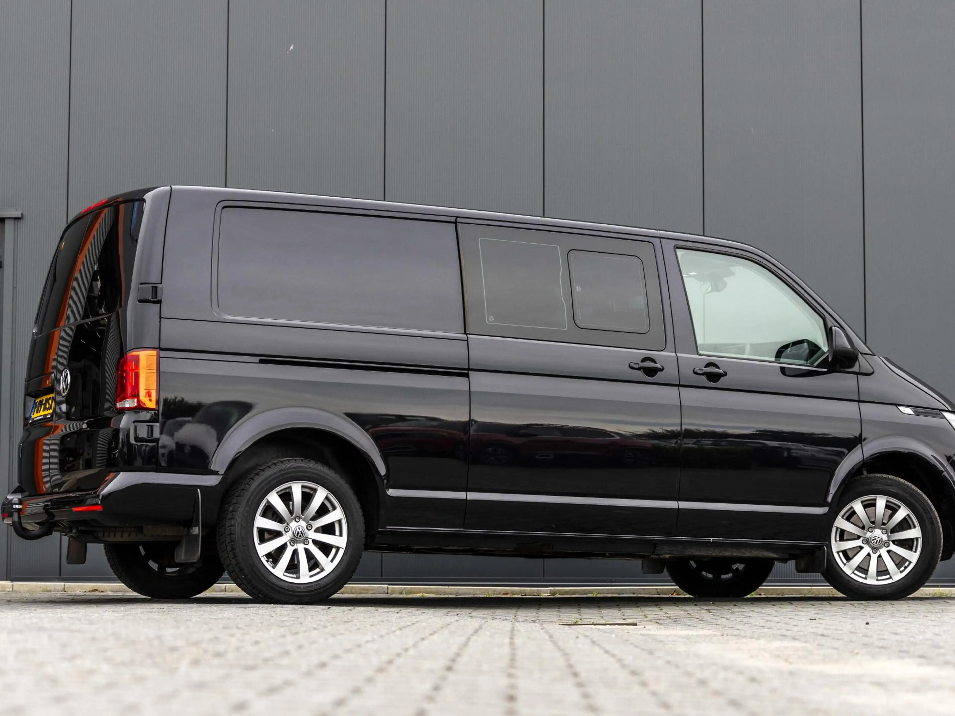 Volkswagen T6.1 Transporter 2.0 TDI L2H1 32 DC Trekhaak, dubbele cabine, cruis — photo 5