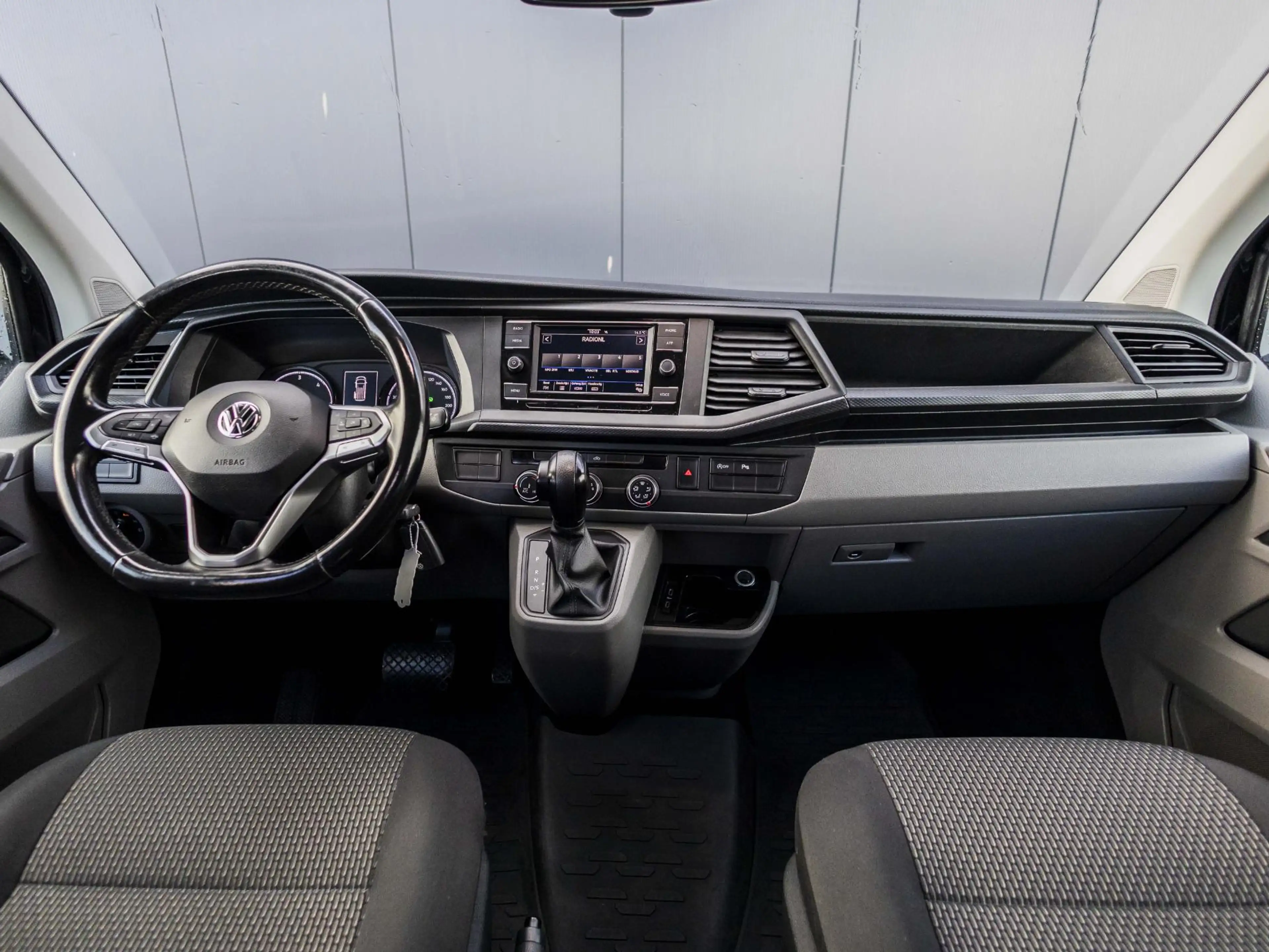 Volkswagen T6.1 Transporter 2.0 TDI L2H1 32 DC Trekhaak, dubbele cabine, cruis — photo 8