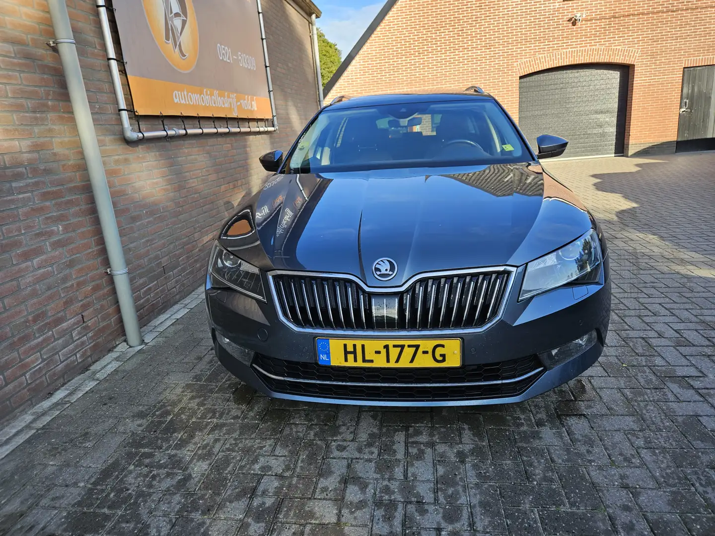 Skoda Superb Combi 2.0 TDI Style Business (prijs is ex btw/bpm) Grijs - 2