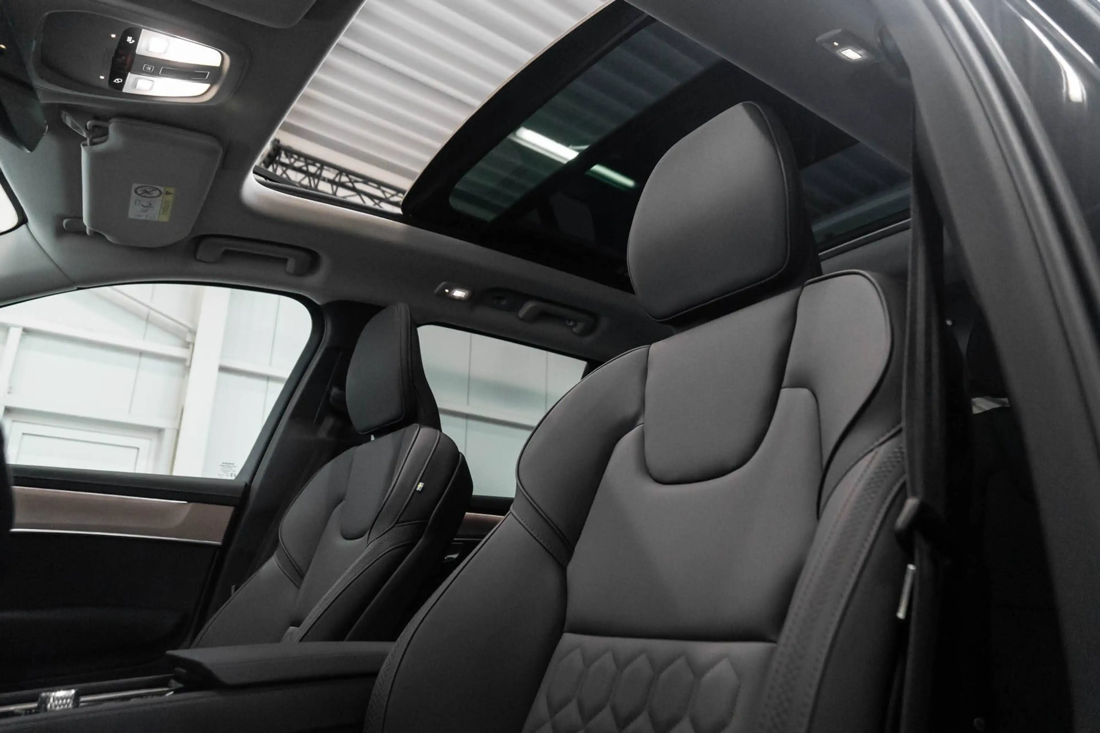 Volvo XC90 T8 eAWD Plus Dark Pano Harman/Kardon — photo 24