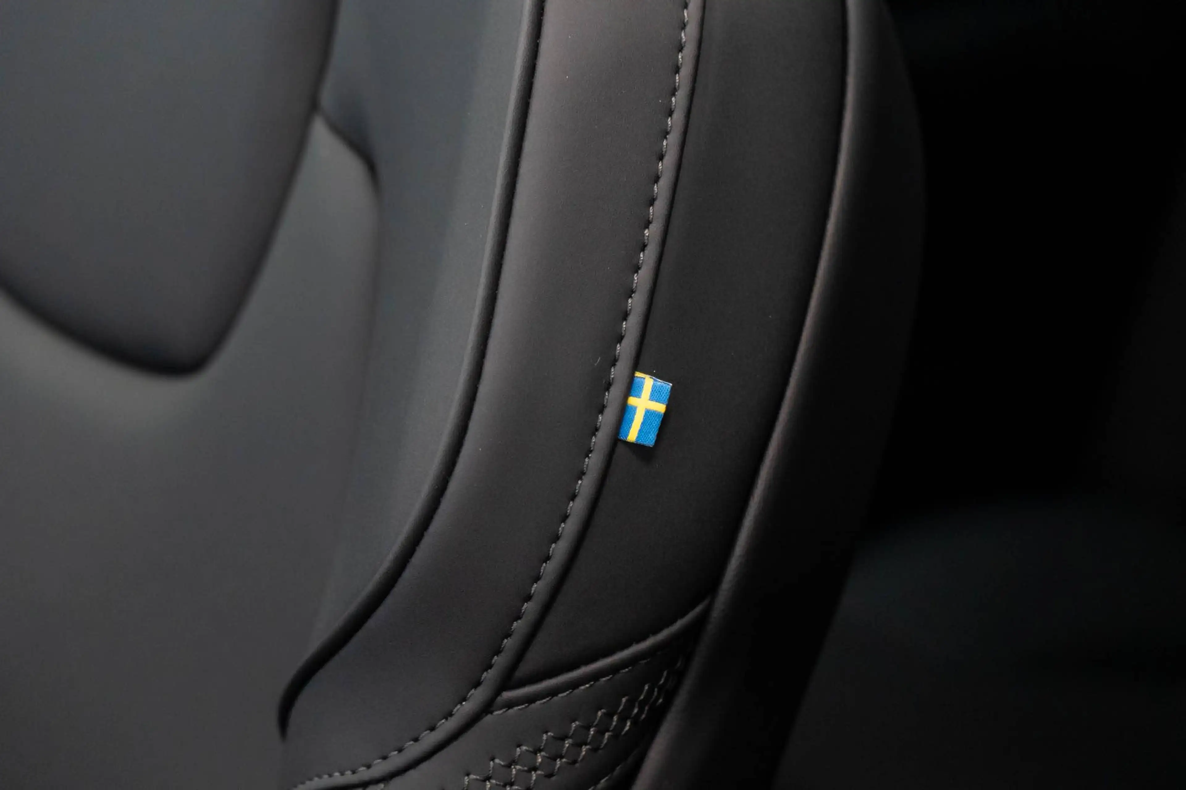 Volvo XC90 T8 eAWD Plus Dark Pano Harman/Kardon — photo 27