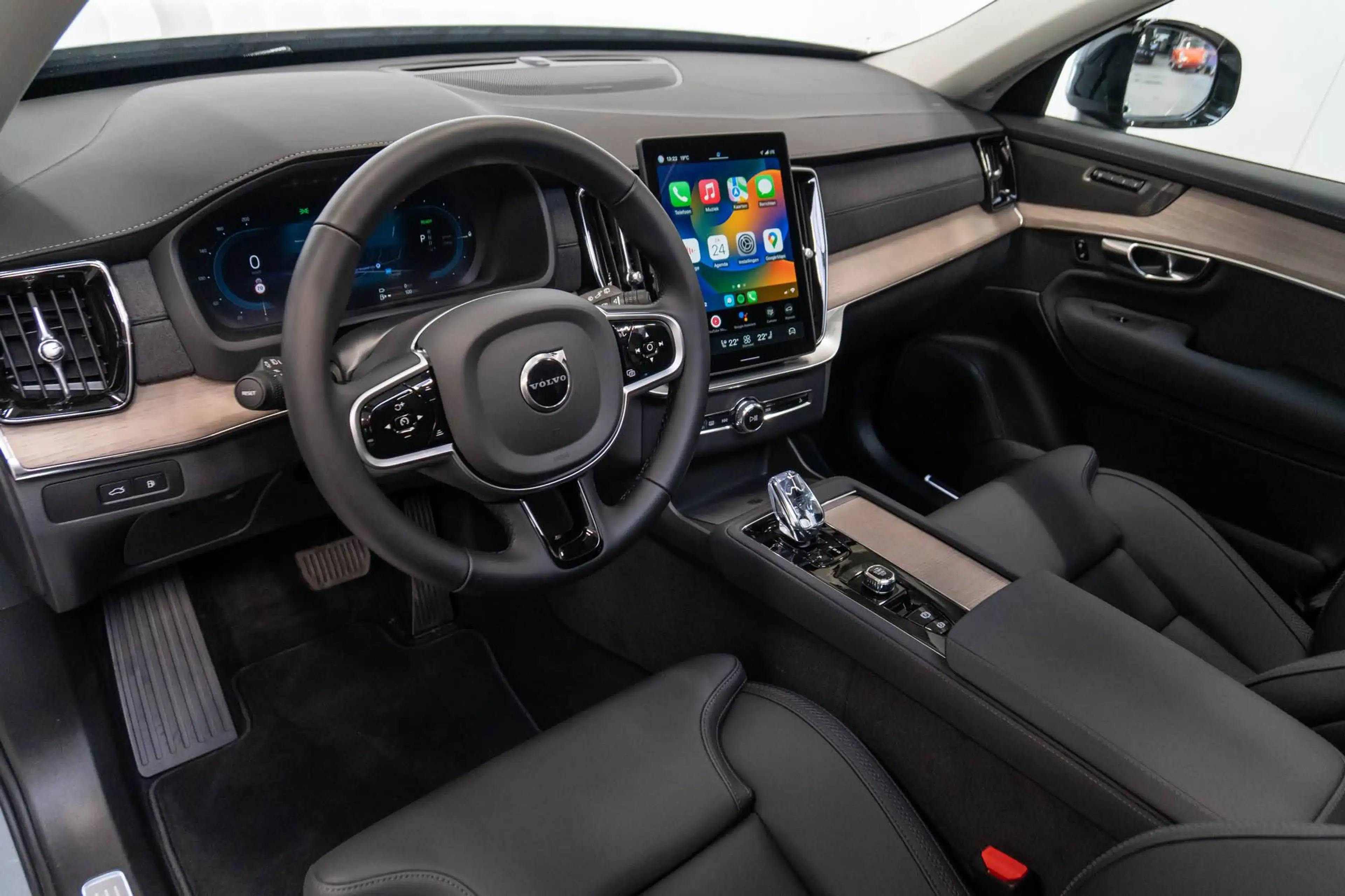 Volvo XC90 T8 eAWD Plus Dark Pano Harman/Kardon — photo 13