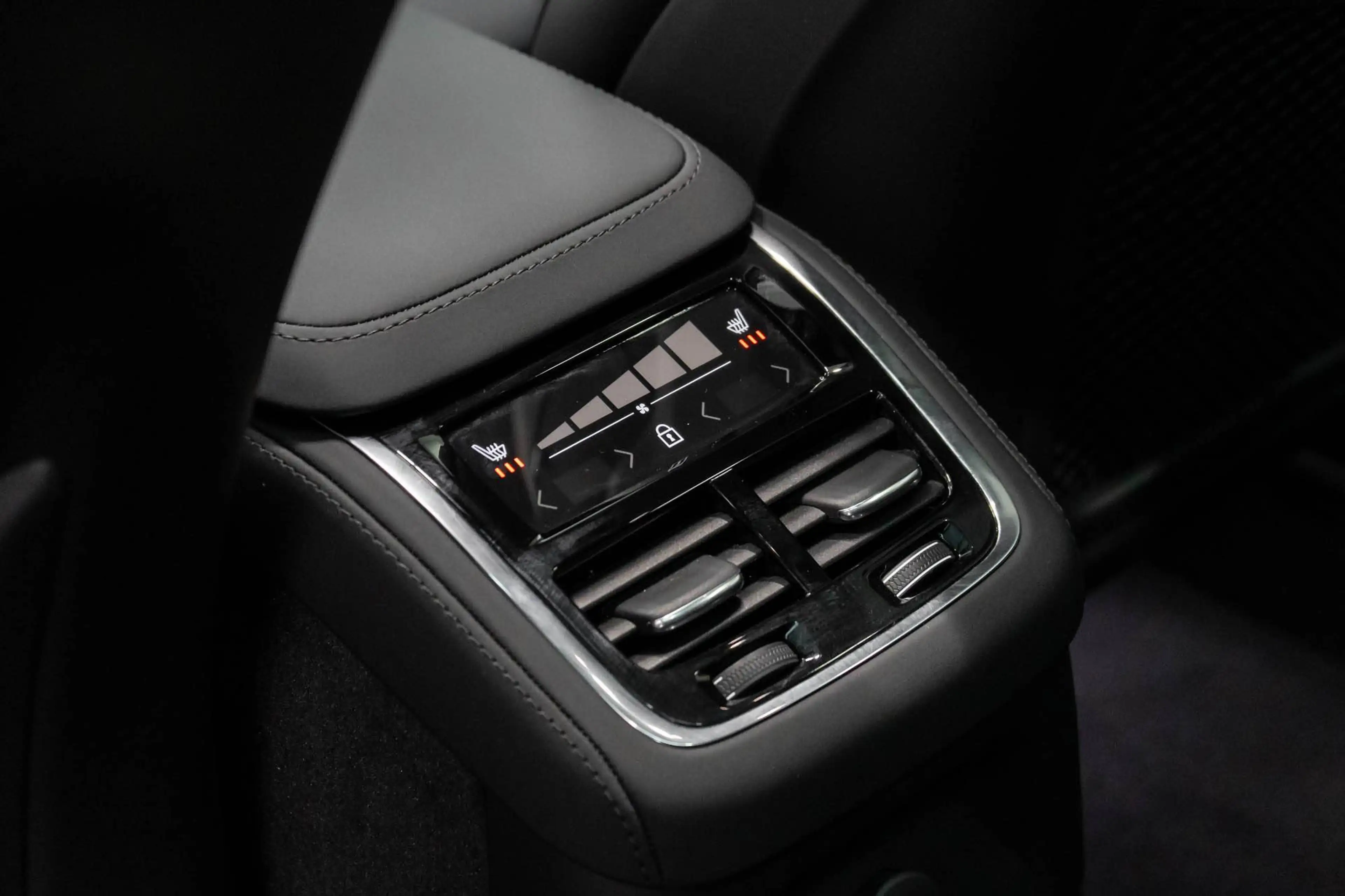 Volvo XC90 T8 eAWD Plus Dark Pano Harman/Kardon — photo 43