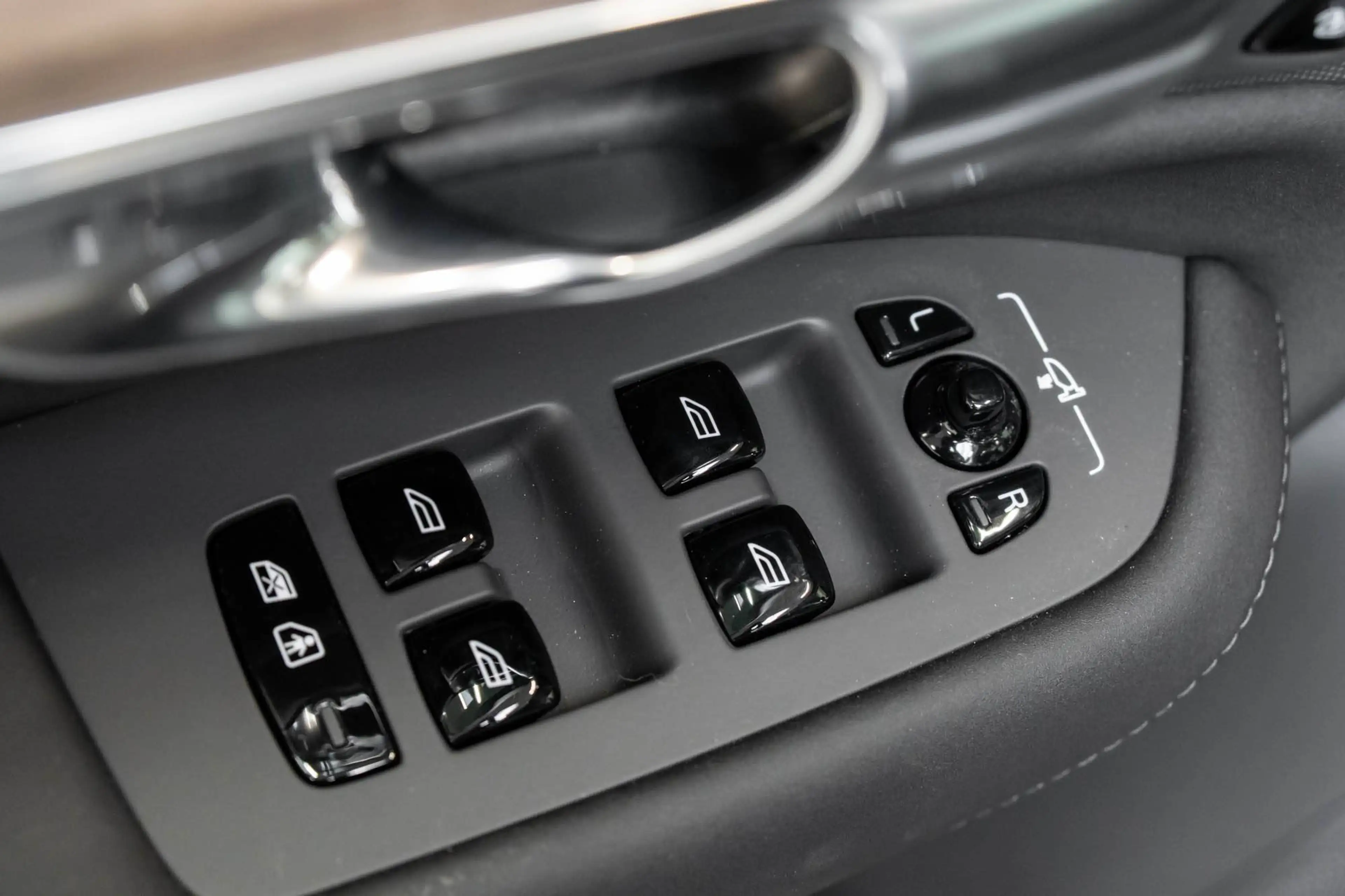 Volvo XC90 T8 eAWD Plus Dark Pano Harman/Kardon — photo 29