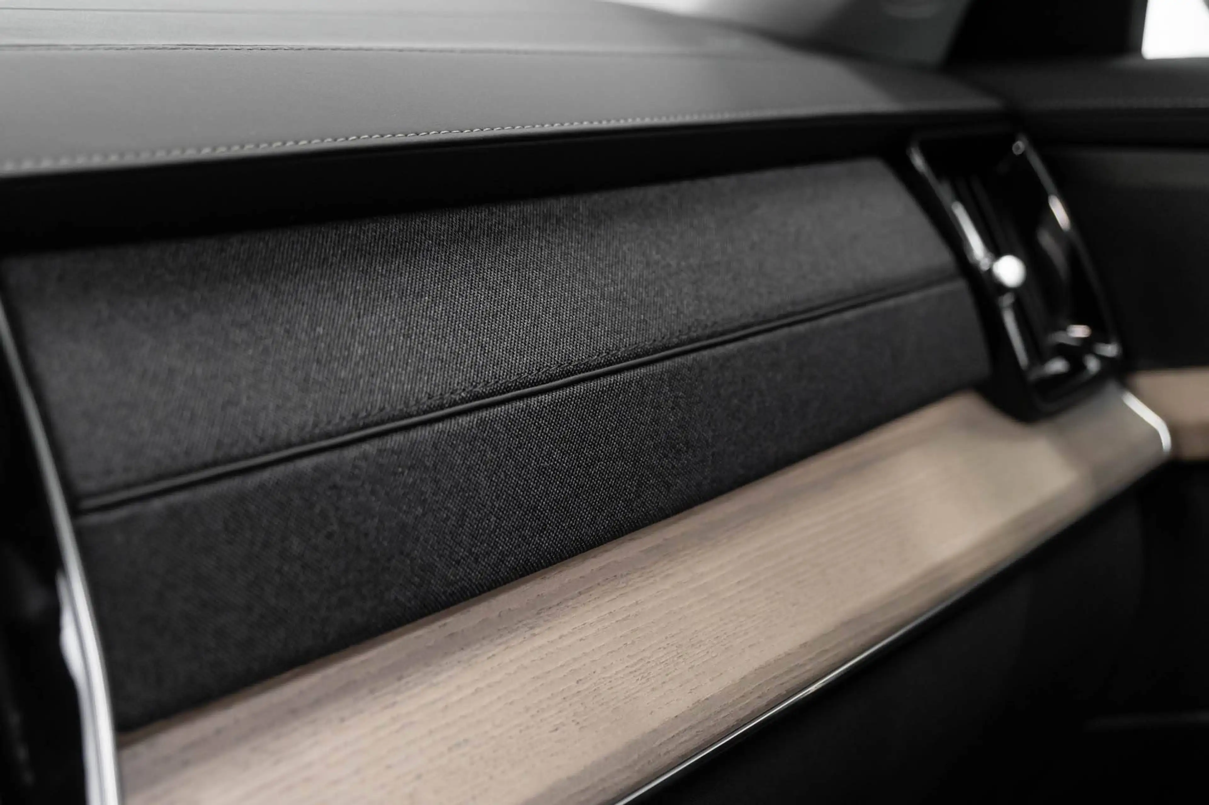 Volvo XC90 T8 eAWD Plus Dark Pano Harman/Kardon — photo 41