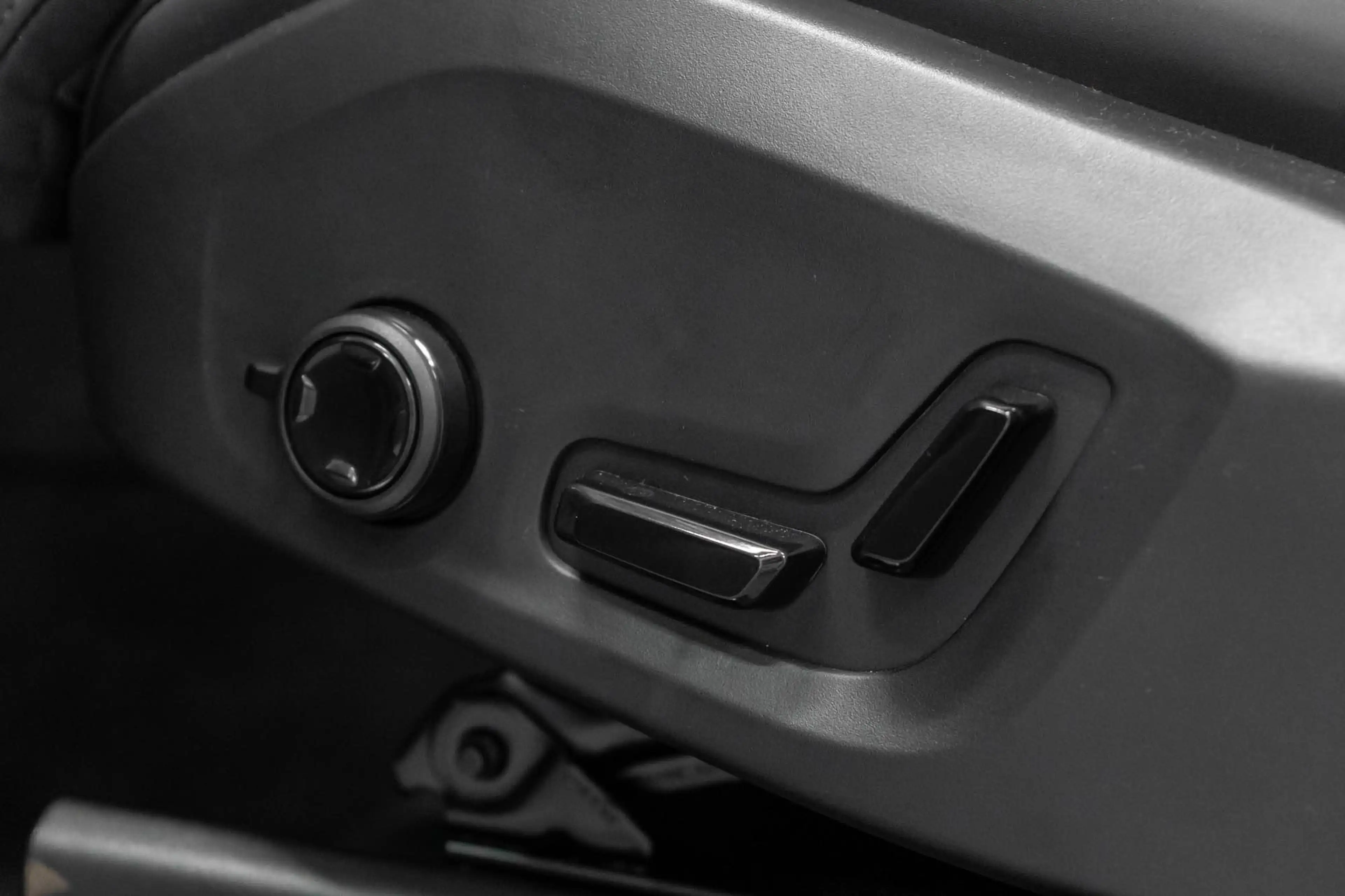 Volvo XC90 T8 eAWD Plus Dark Pano Harman/Kardon — photo 30