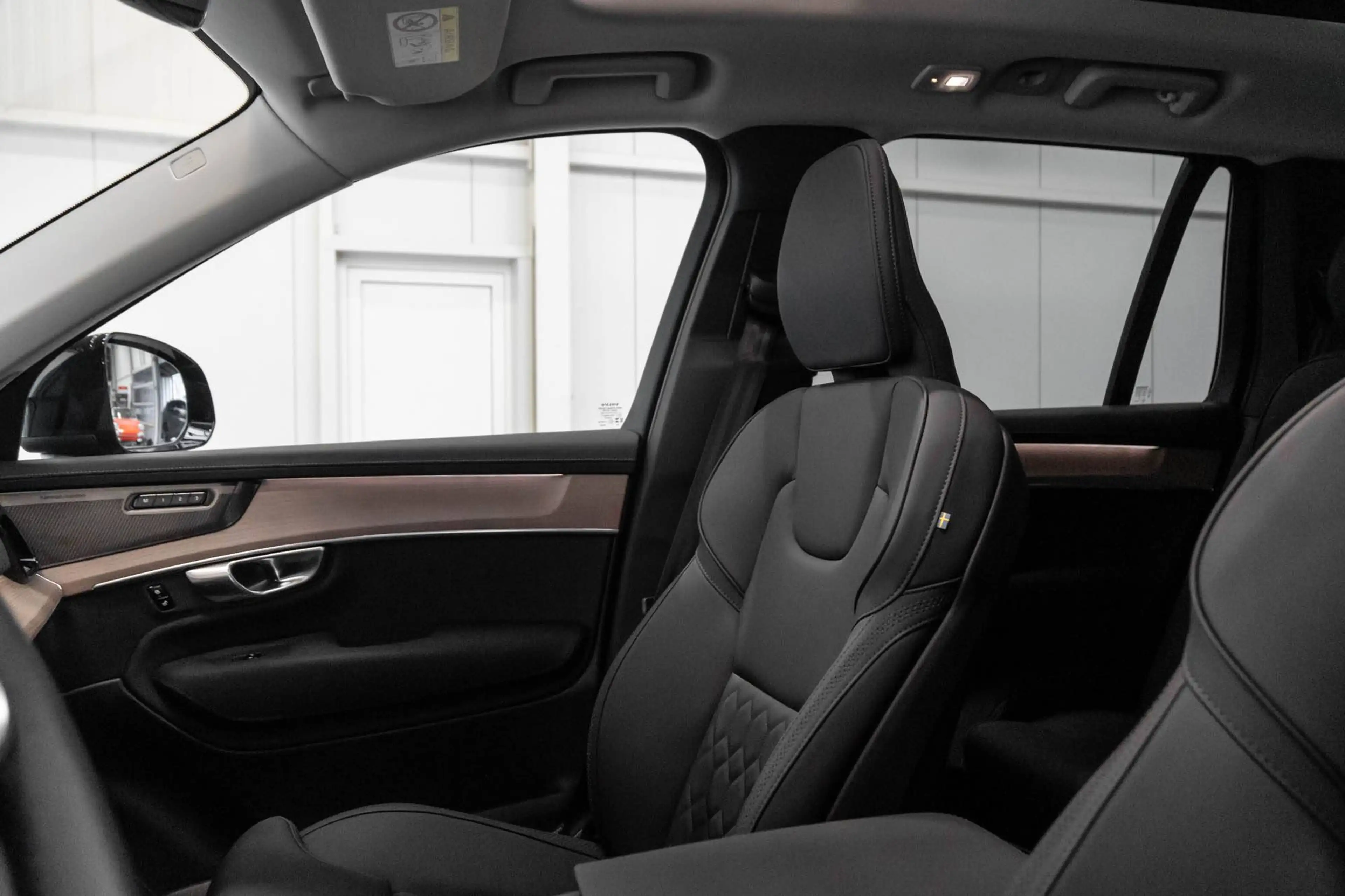Volvo XC90 T8 eAWD Plus Dark Pano Harman/Kardon — photo 25