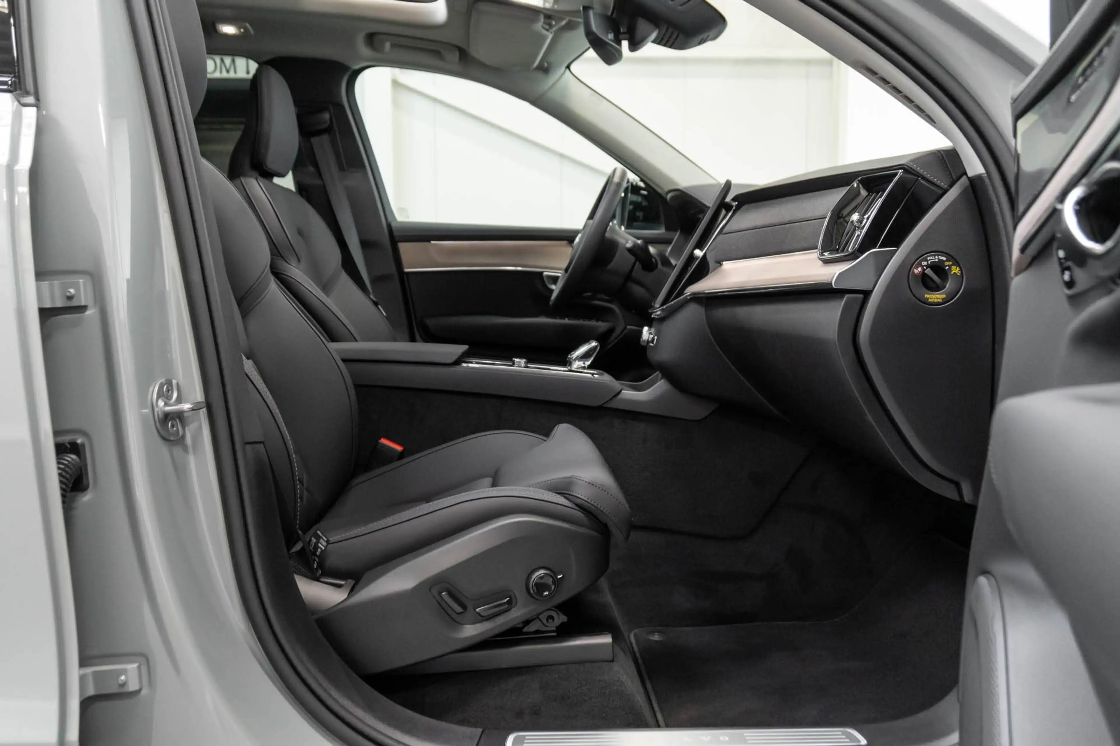 Volvo XC90 T8 eAWD Plus Dark Pano Harman/Kardon — photo 16