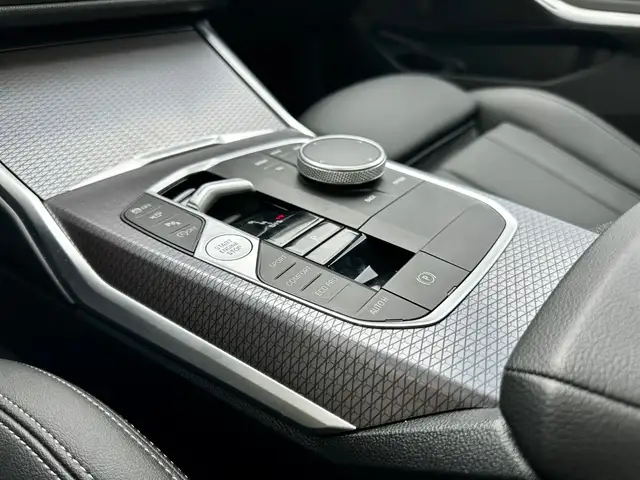 BMW 3 Series view 22