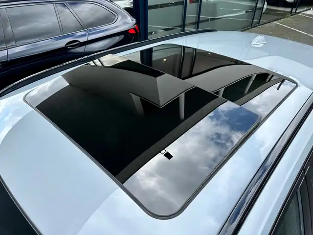 BMW 3 Series view 10