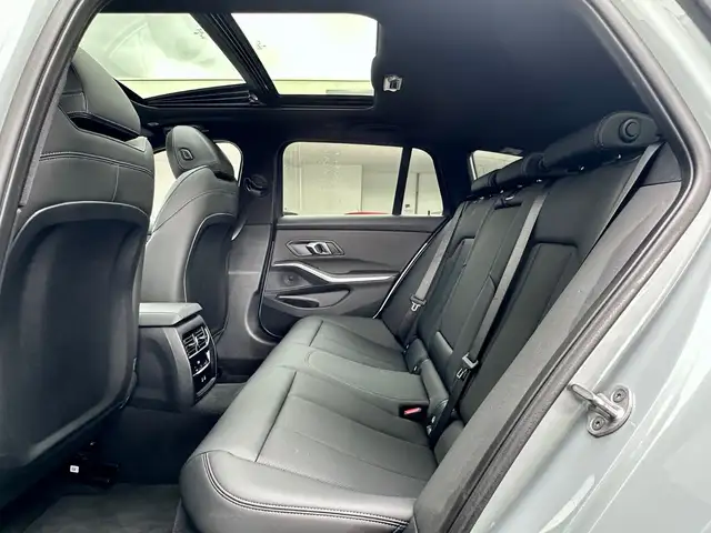 BMW 3 Series view 17