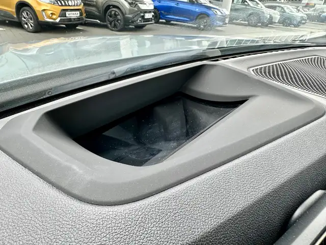 BMW 3 Series view 21