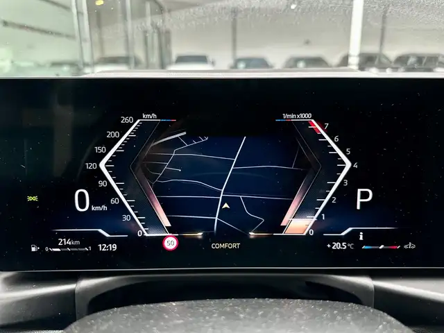 BMW 3 Series view 25