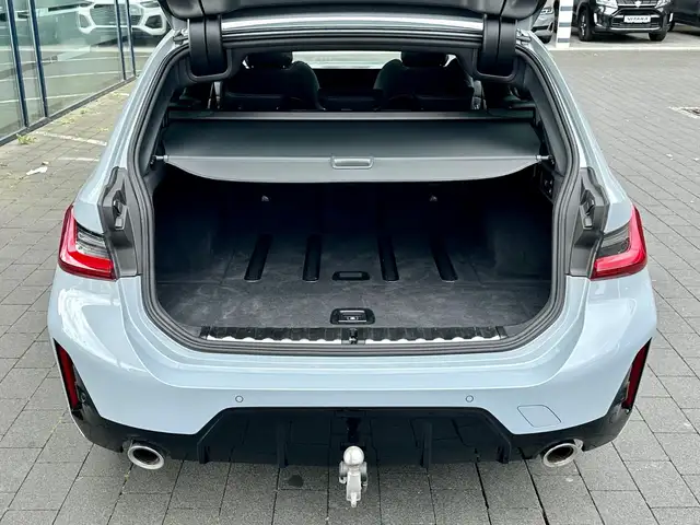 BMW 3 Series view 8