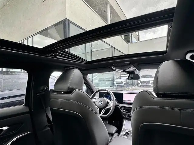 BMW 3 Series view 18