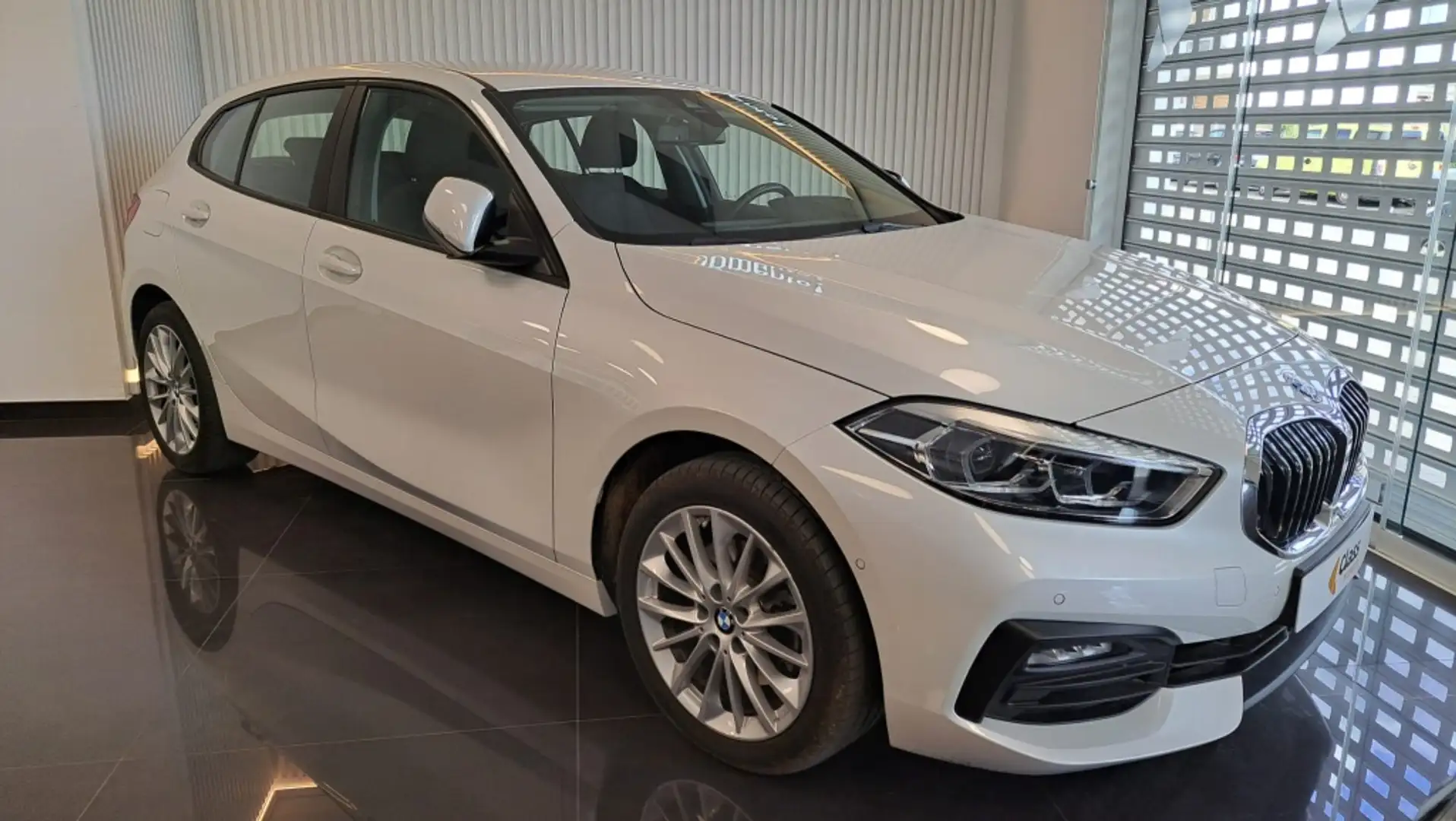 BMW 118 118dA Business Blanc - 1
