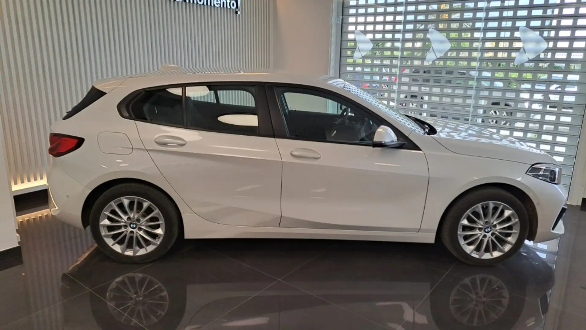 BMW 118 118dA Business Blanc - 2
