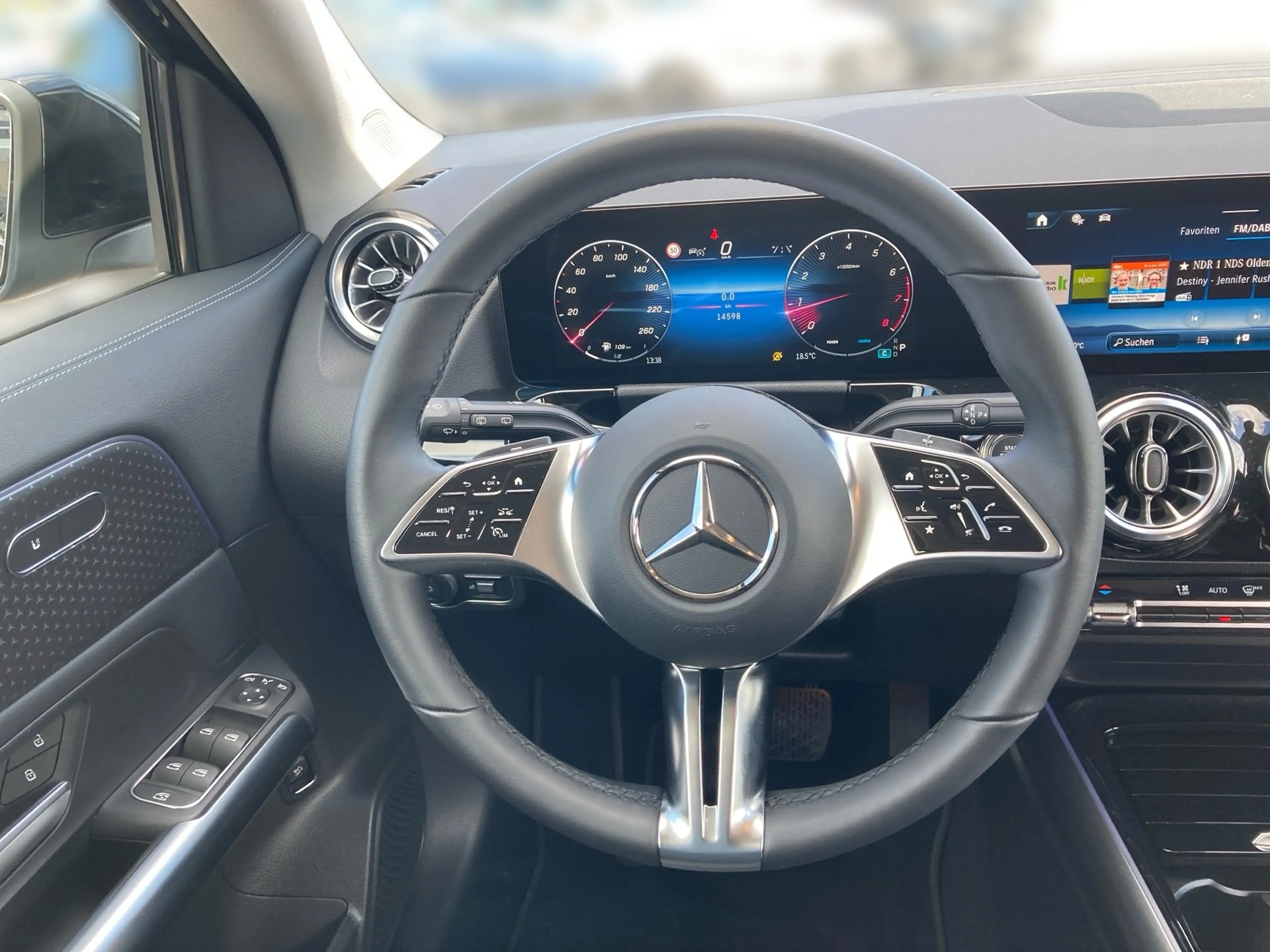 Mercedes-Benz GLA 220 4M Progressive AdvPlus+LED+AHK+DISTRONIC — photo 9