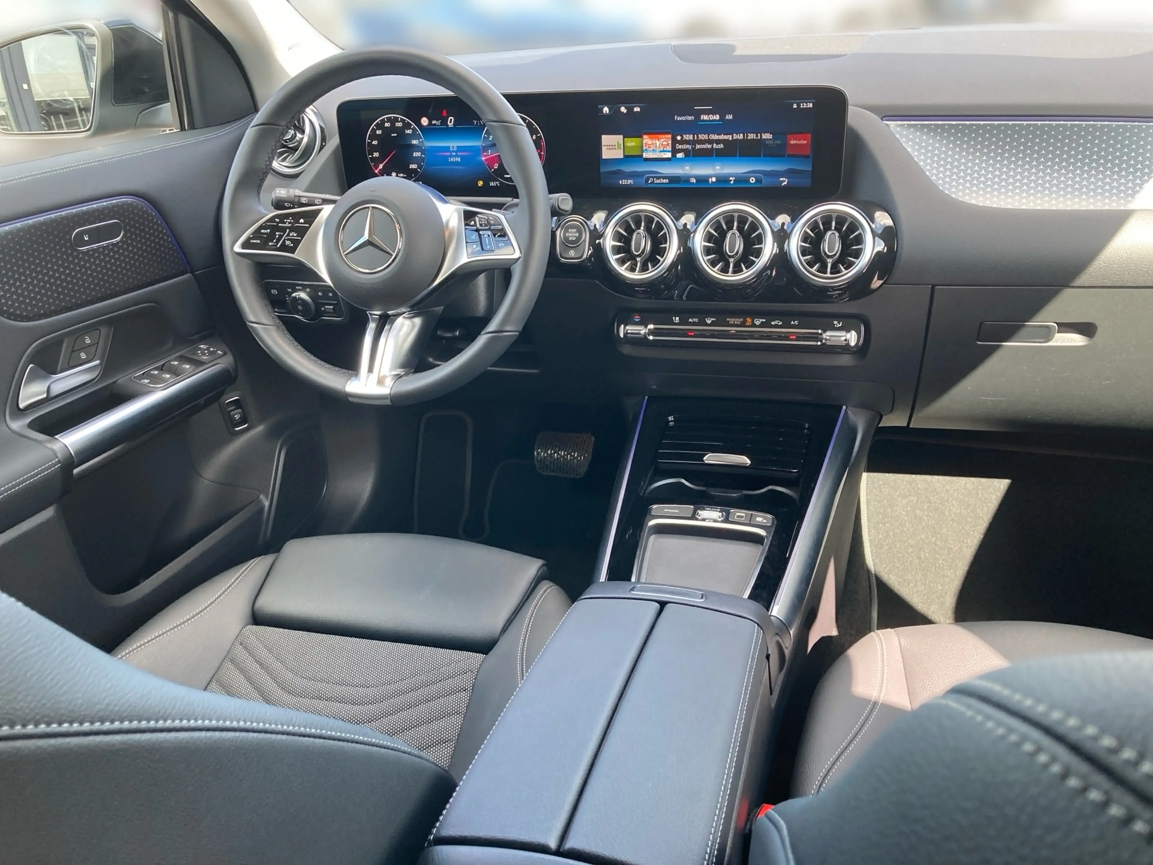 Mercedes-Benz GLA 220 4M Progressive AdvPlus+LED+AHK+DISTRONIC — photo 8