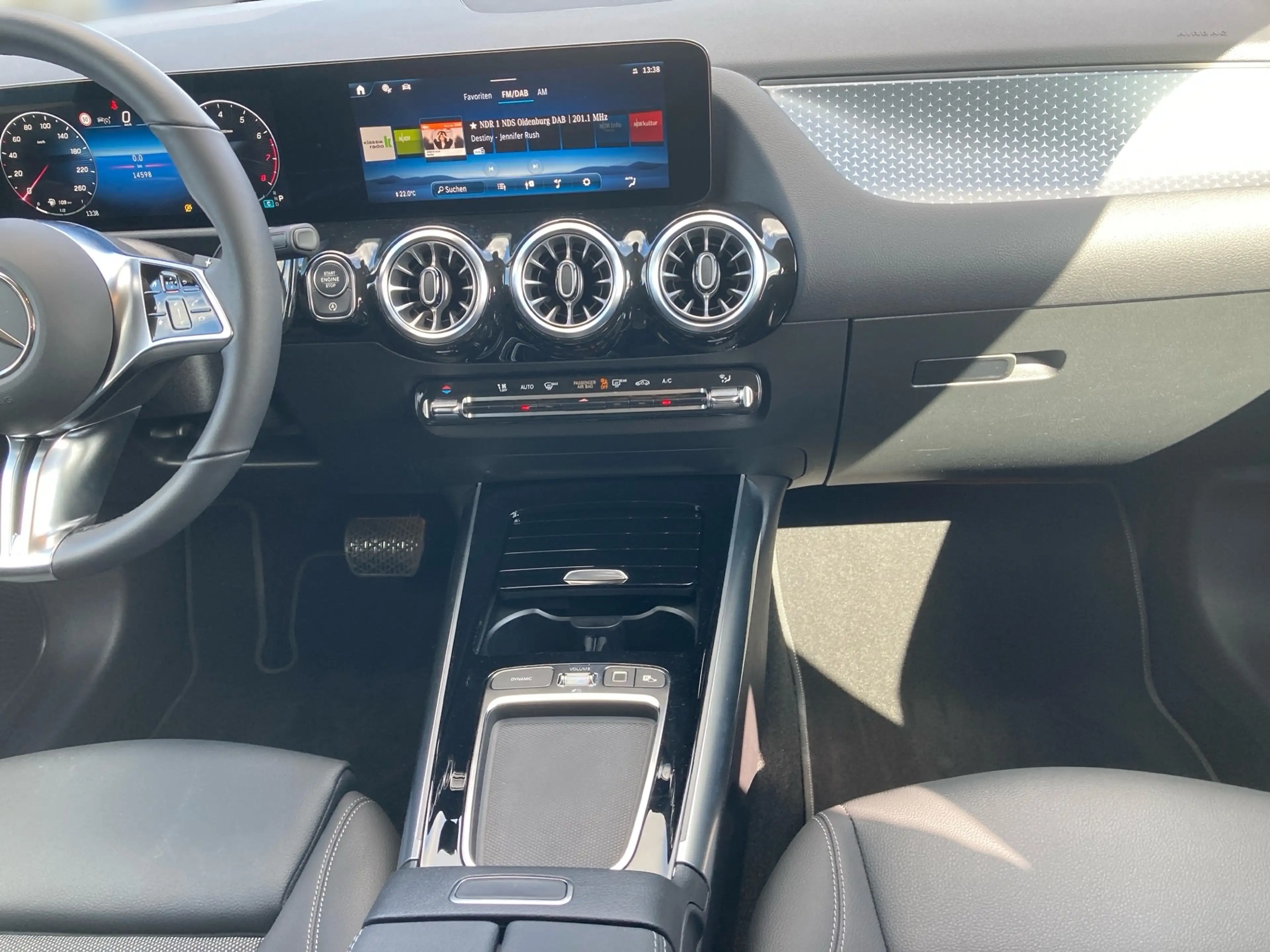 Mercedes-Benz GLA 220 4M Progressive AdvPlus+LED+AHK+DISTRONIC — photo 12