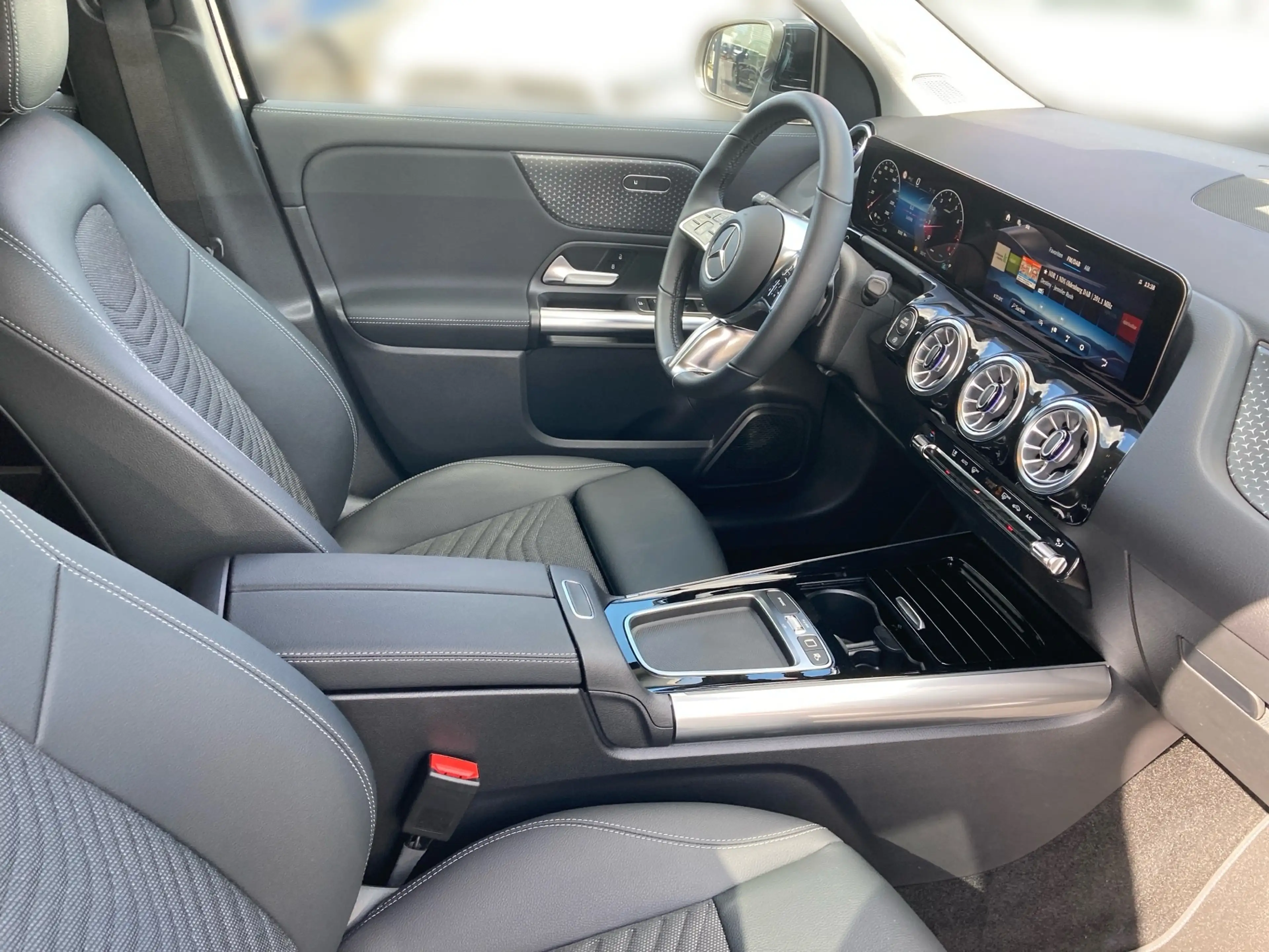 Mercedes-Benz GLA 220 4M Progressive AdvPlus+LED+AHK+DISTRONIC — photo 10