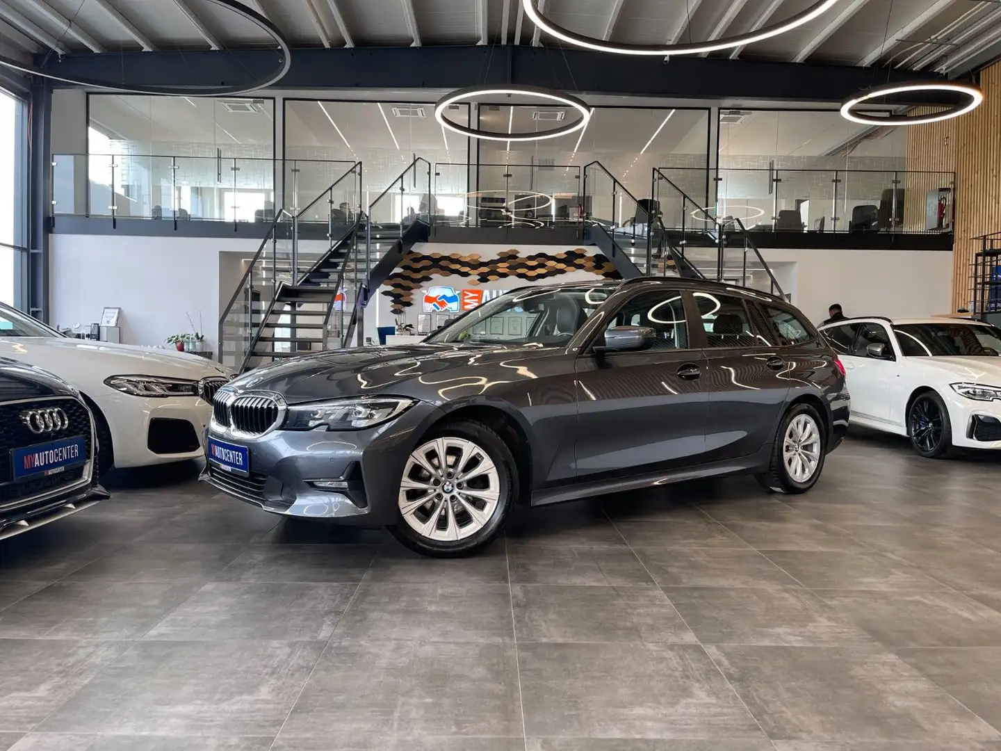 BMW 318 d Touring G21 Aut. *LED*NAVI*1.HAND*19%* Сірий - 1