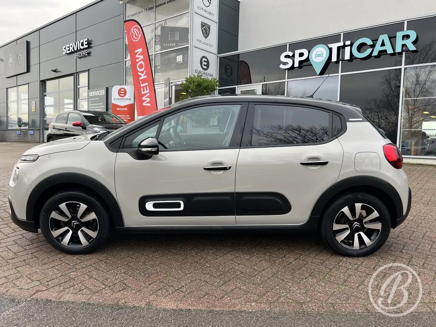 Citroen C3 1.2 83 pk Shine Grau - 2