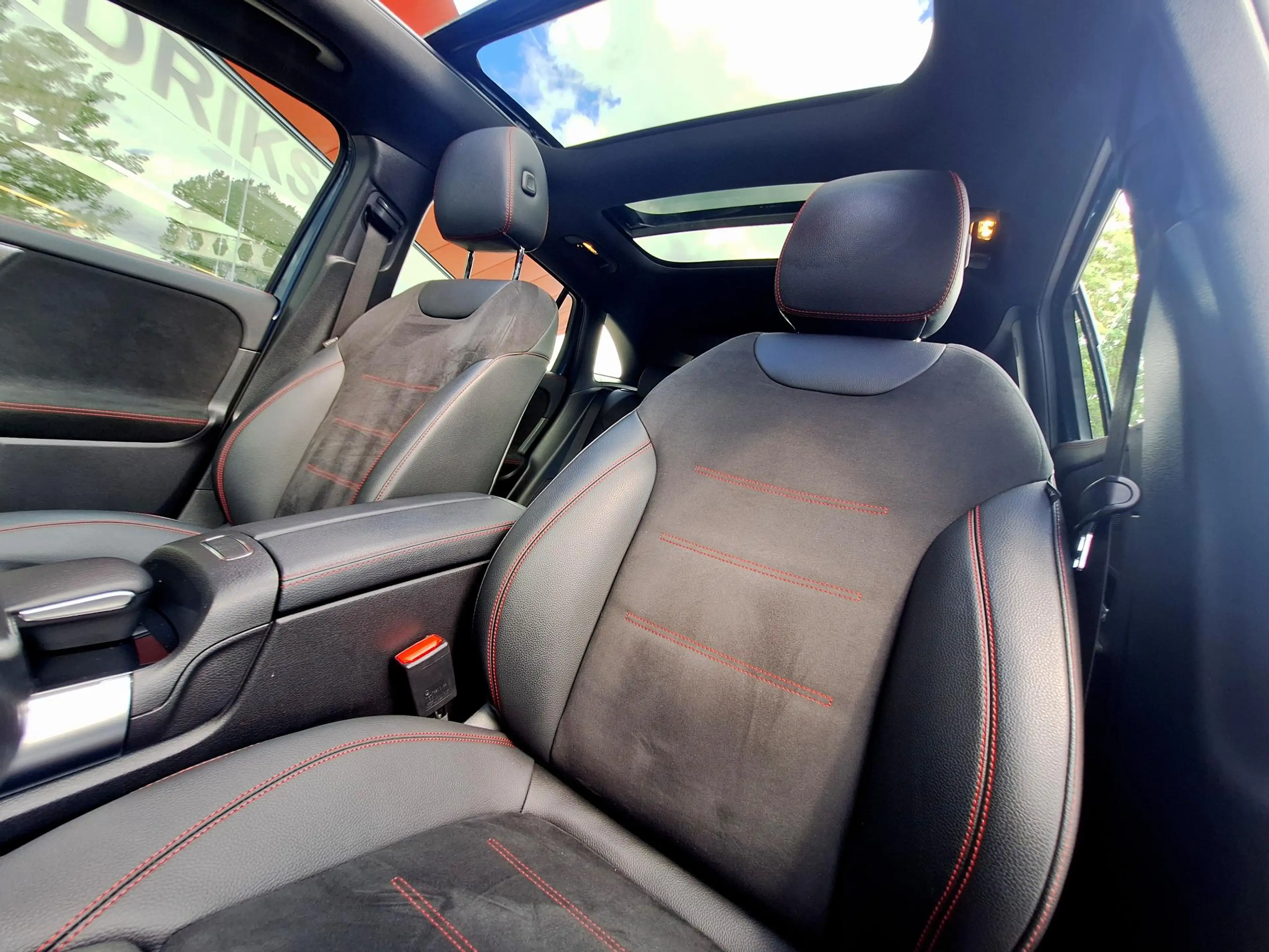 Mercedes-Benz EQA 250 AMG Line 67 kWh | SOH: 93,4% | Panaromadak | Trekh — photo 27