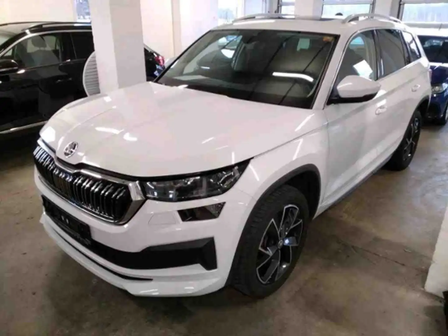Skoda Kodiaq 2.0 TDI L&K 4x4 LED+NAVI+PANO+AHK+360°-KA Weiß - 2