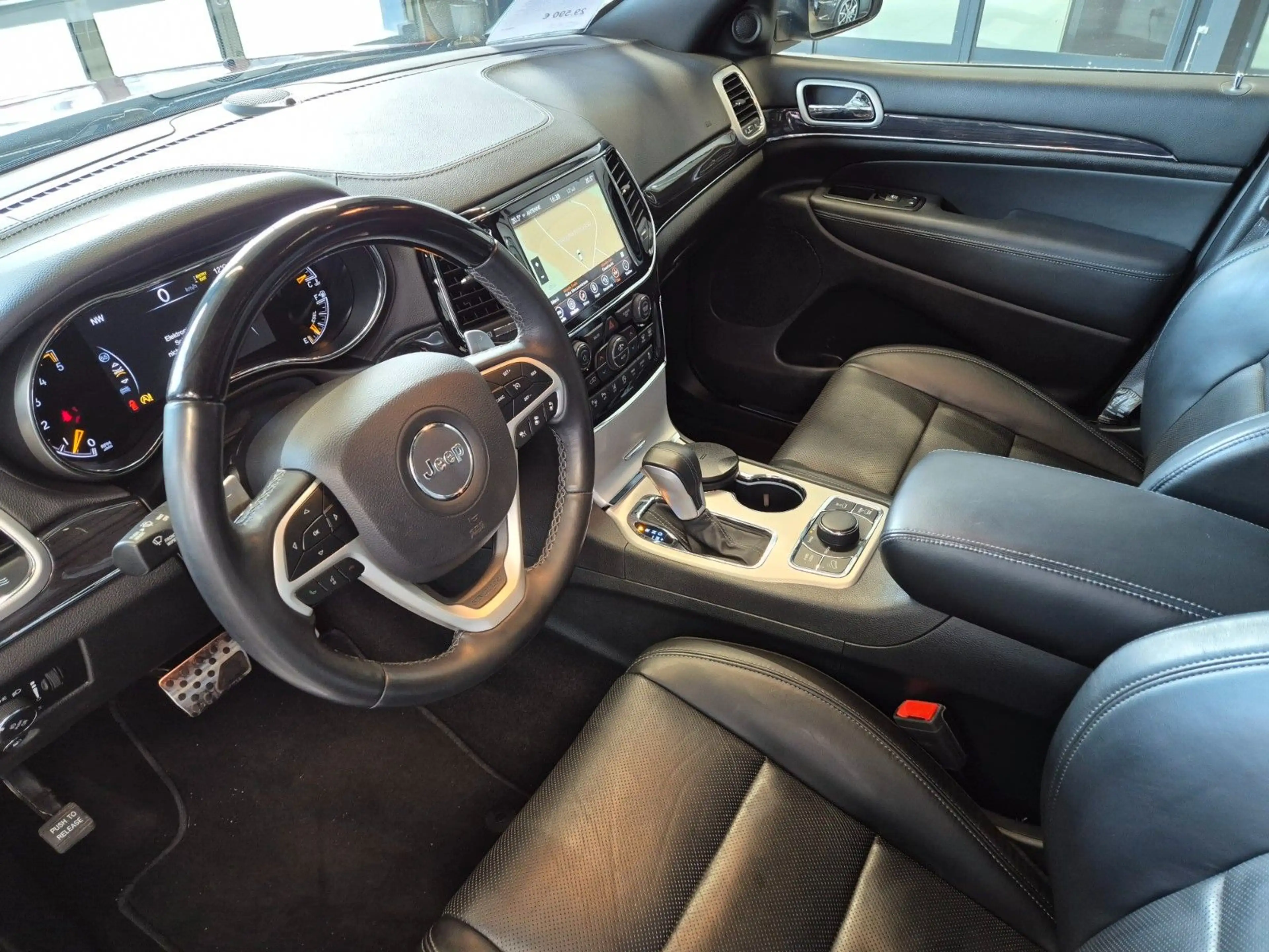 Jeep Grand Cherokee GRAND CHEROKEE 3.0 CRD OVERLAND LEDER XENON PANO — photo 13