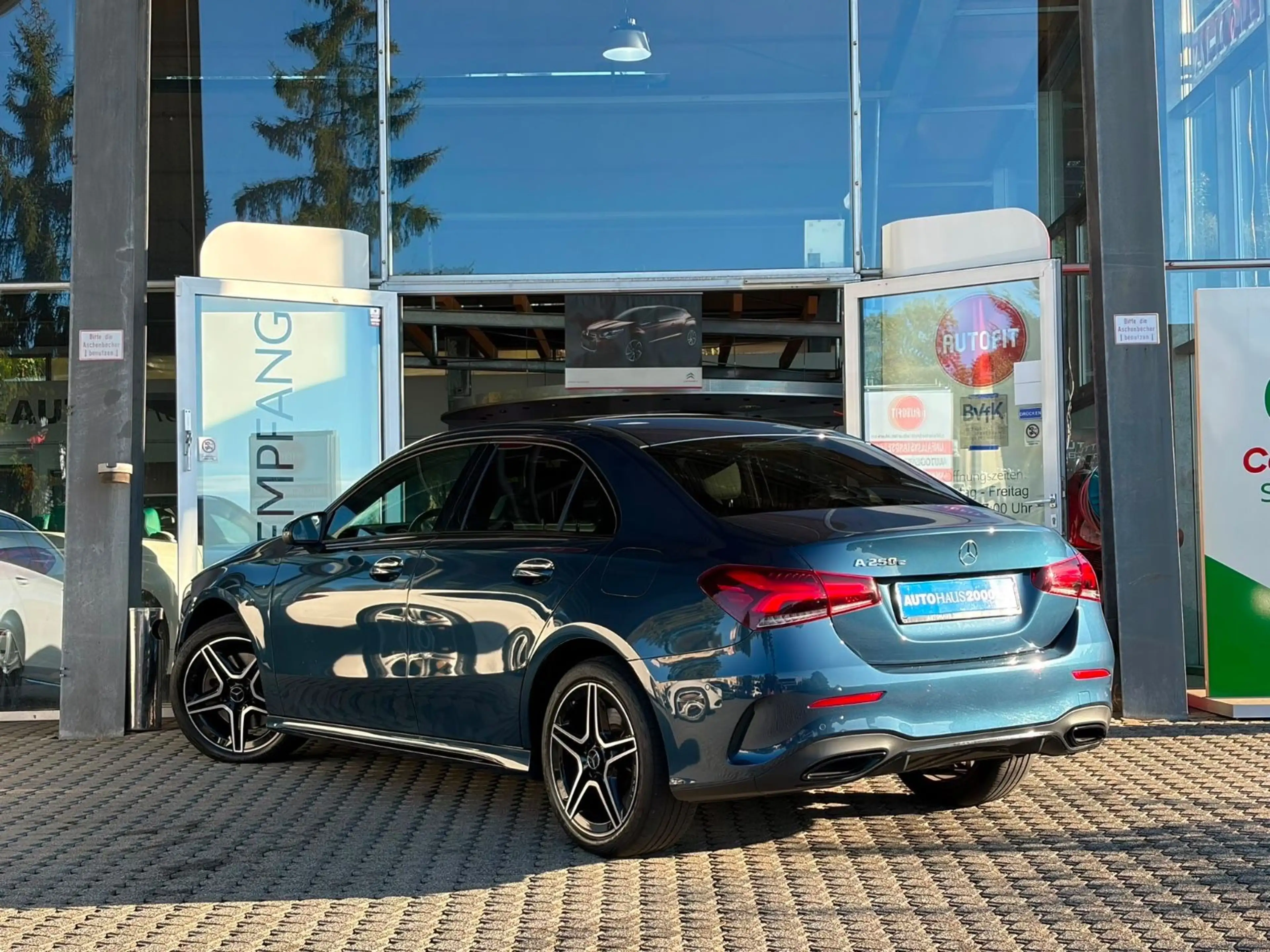 Mercedes-Benz A 250 e 8G-Aut. Limousine EDITION/AMG/PANO/RFK/ — photo 9