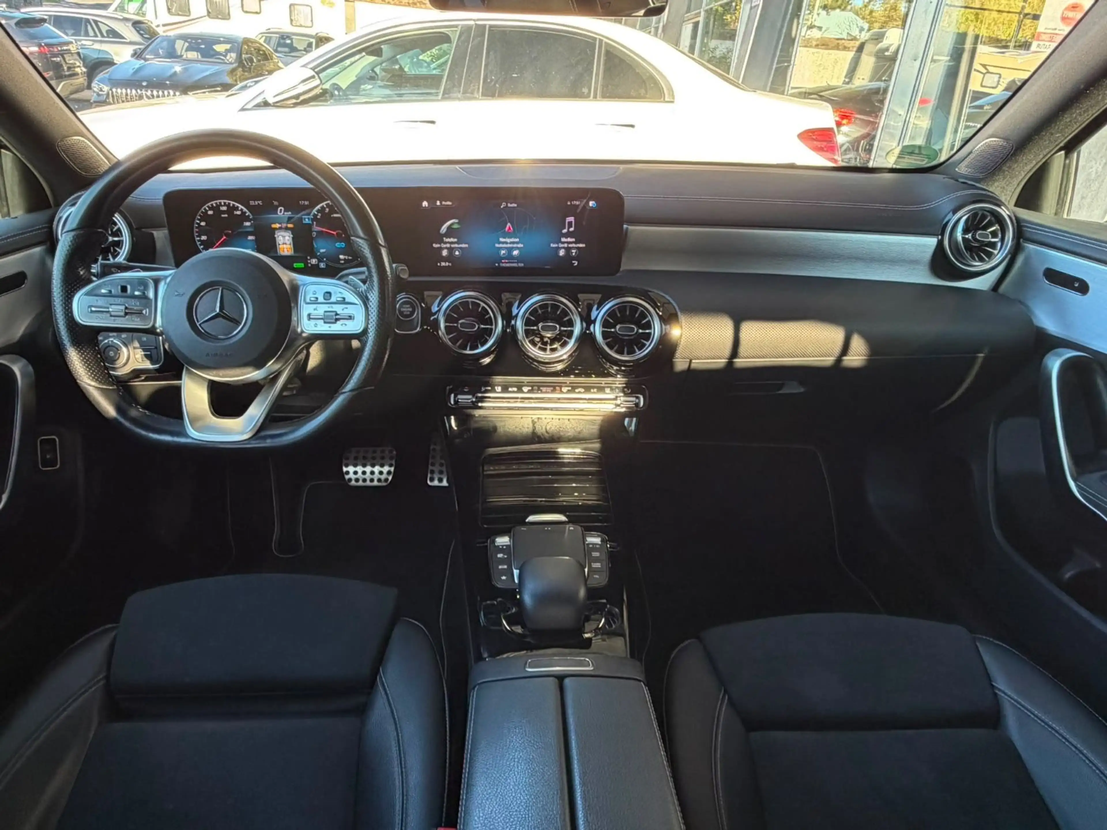 Mercedes-Benz A 250 e 8G-Aut. Limousine EDITION/AMG/PANO/RFK/ — photo 10