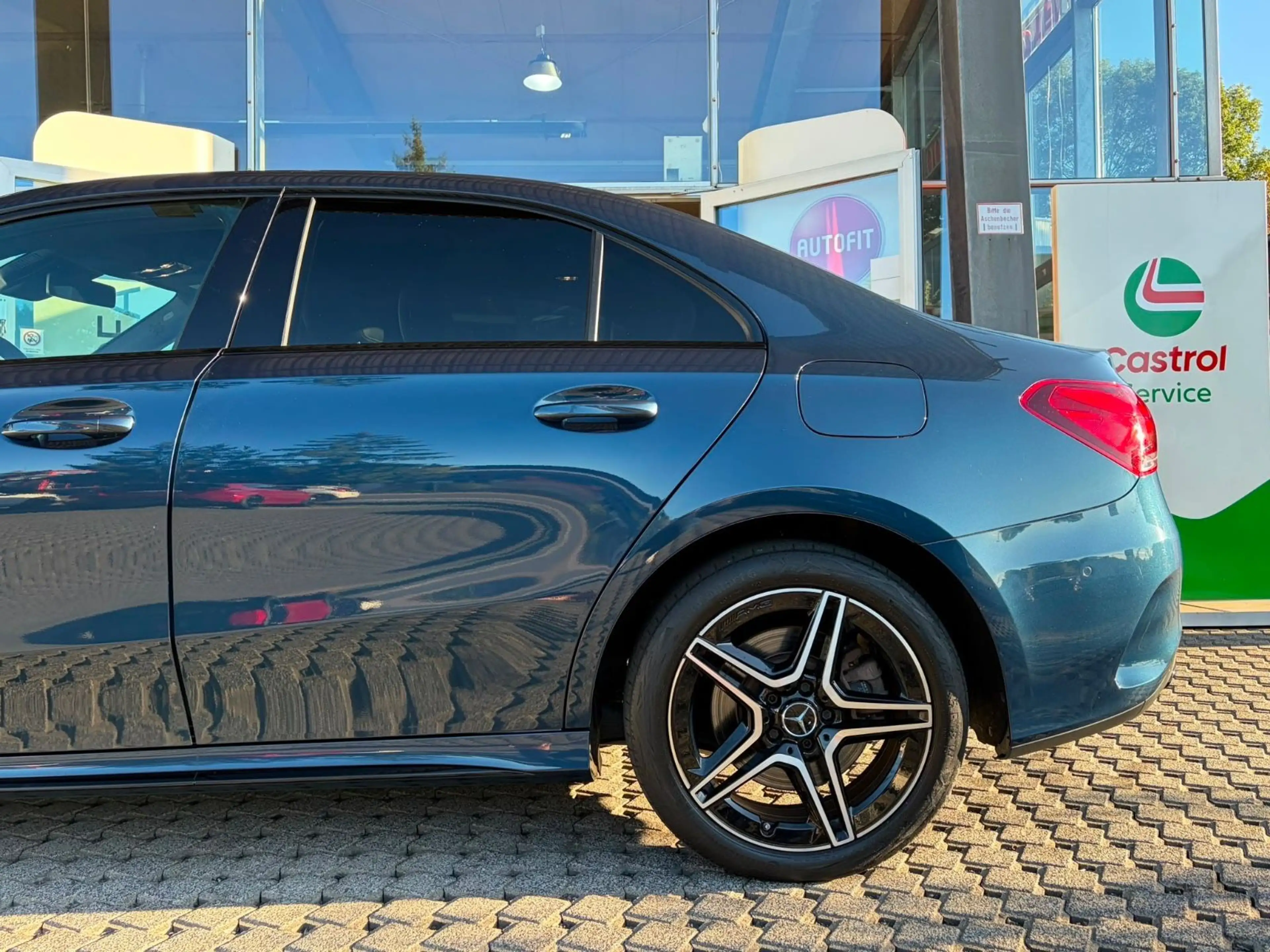 Mercedes-Benz A 250 e 8G-Aut. Limousine EDITION/AMG/PANO/RFK/ — photo 6