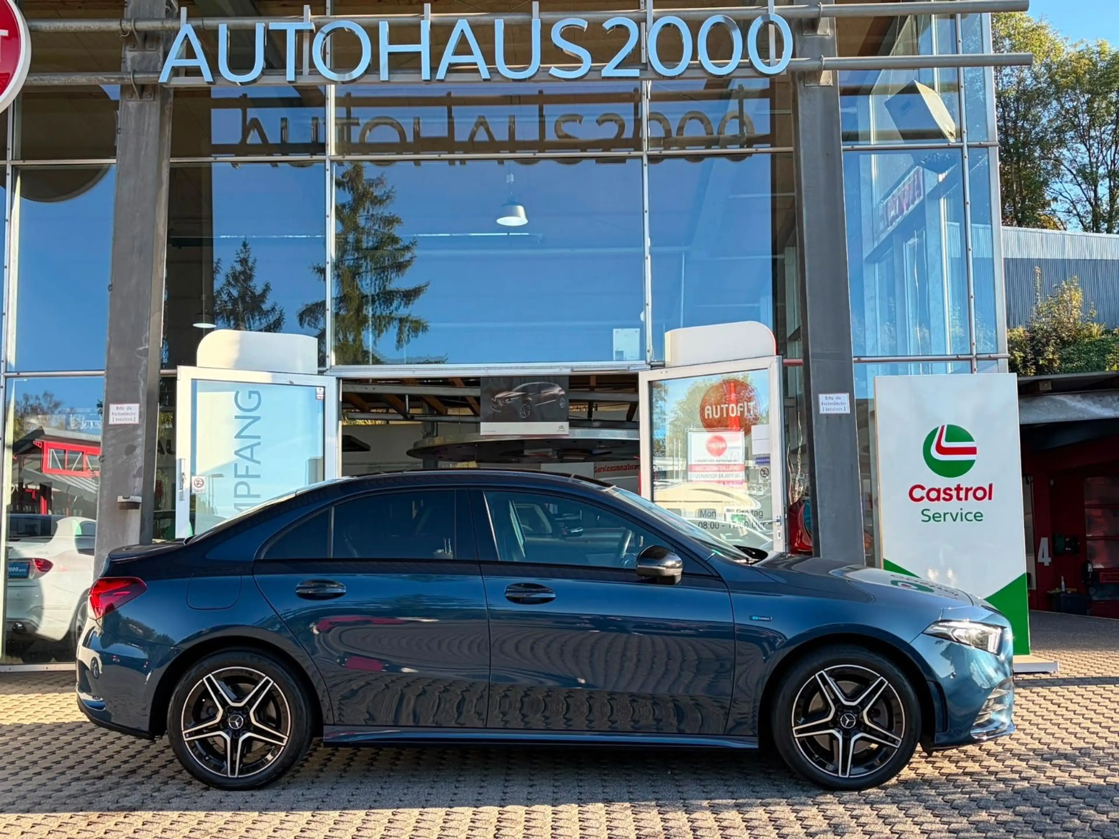 Mercedes-Benz A 250 e 8G-Aut. Limousine EDITION/AMG/PANO/RFK/ — photo 2