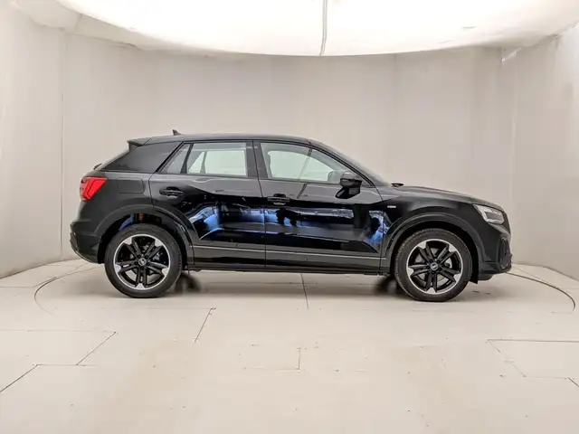 Audi Q2 view 3