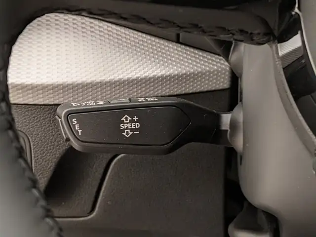 Audi Q2 view 10