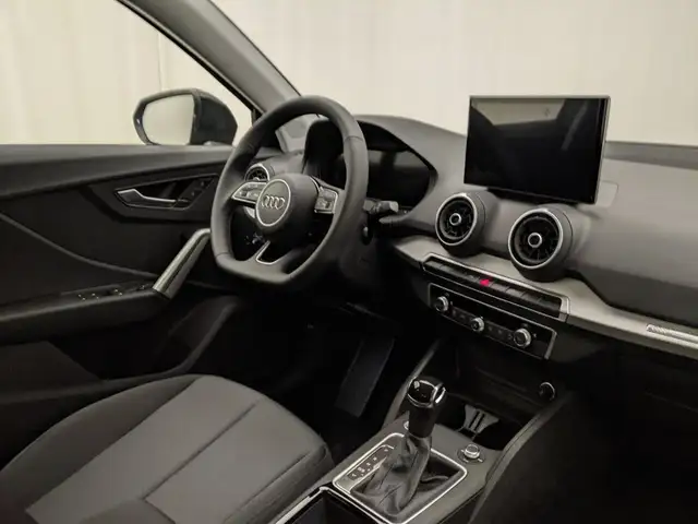 Audi Q2 view 6