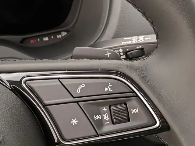 Audi Q2 view 12