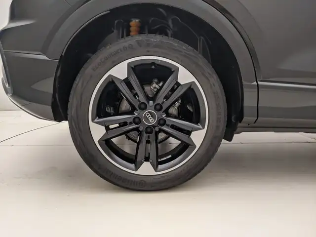 Audi Q2 view 9