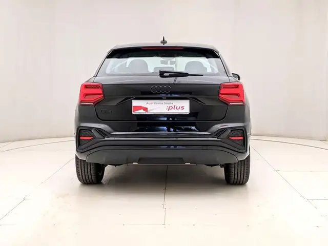 Audi Q2 view 5