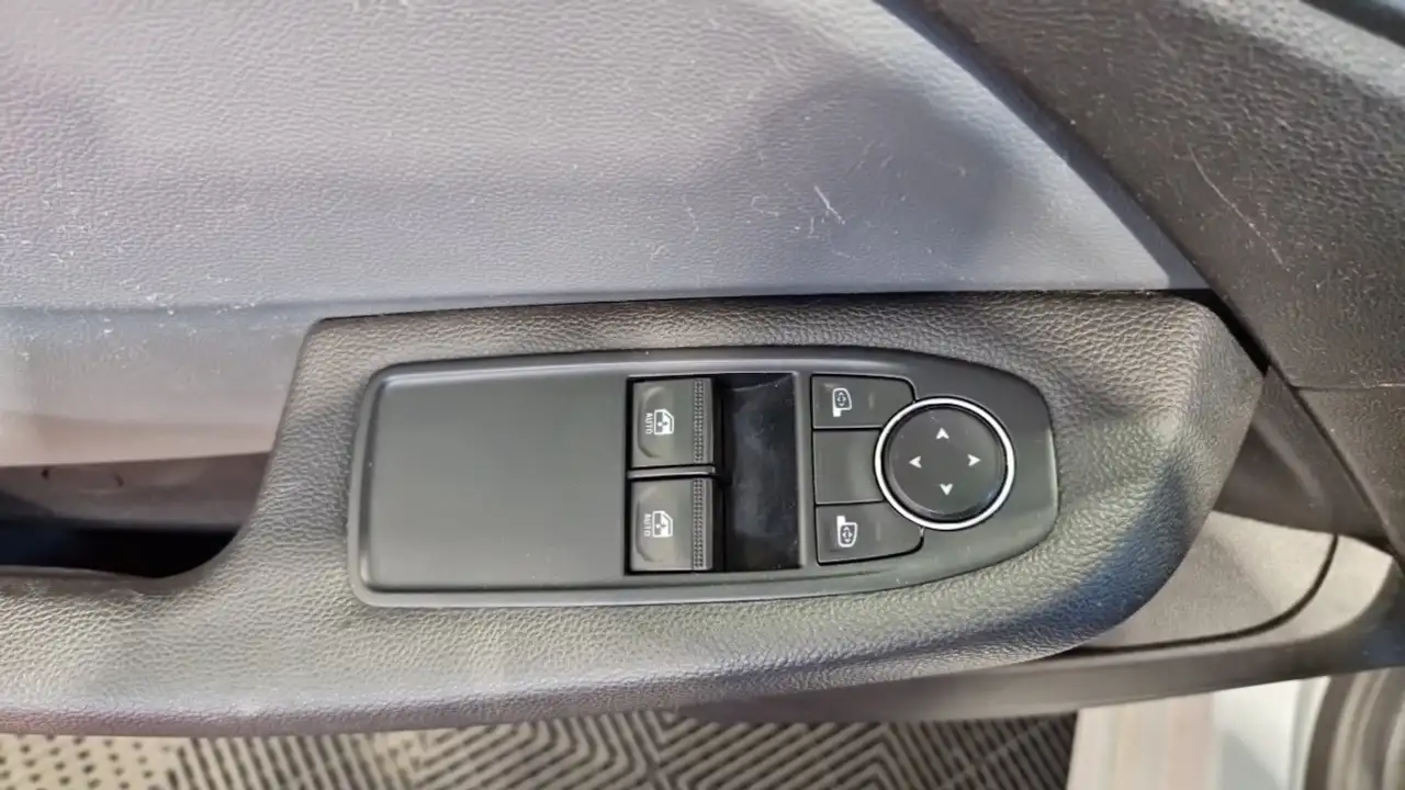 Renault Clio Citadine 5 portes — photo 26